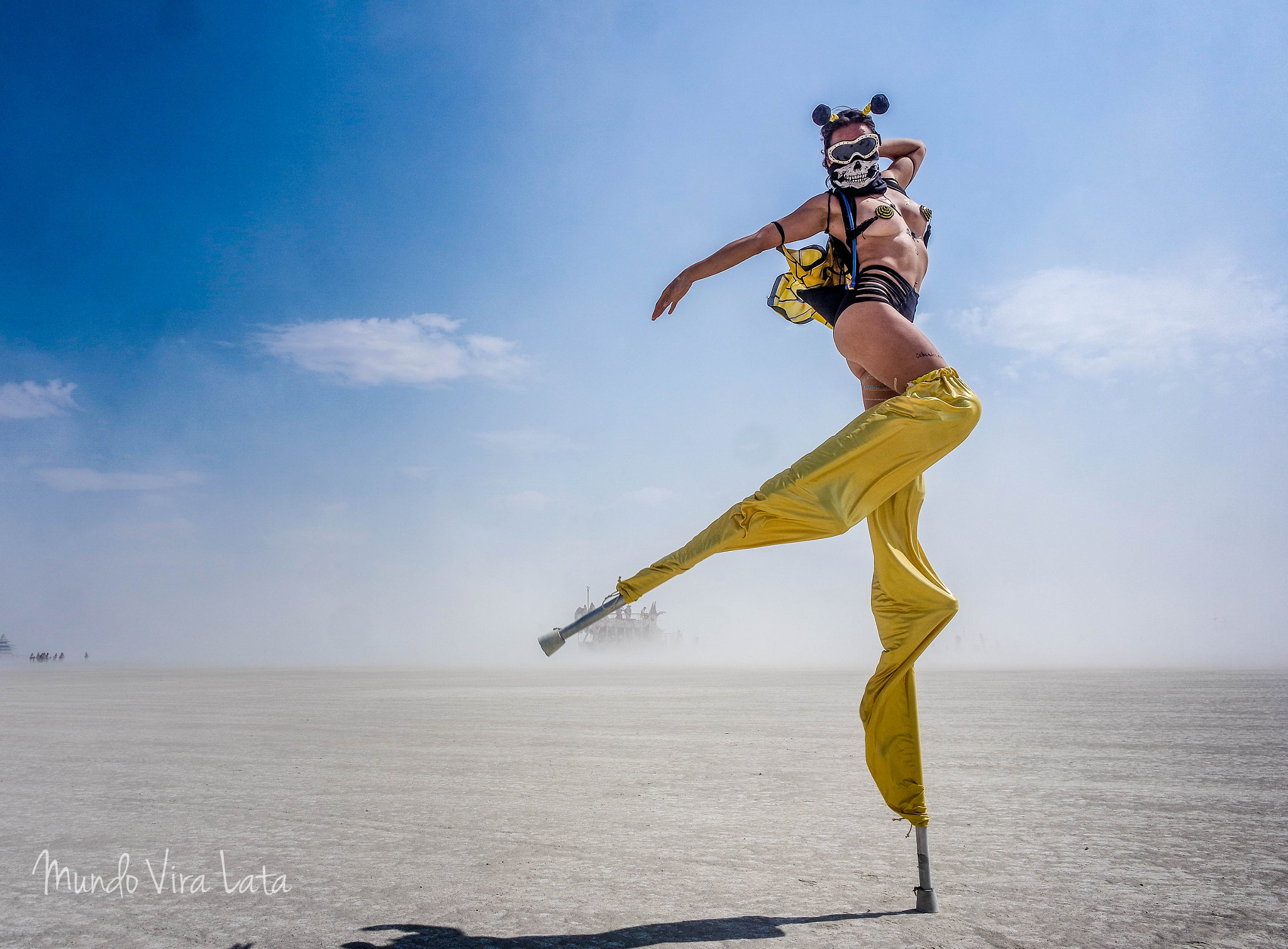 Samsung NX3000 + NX 16mm F2.4 sample photo. Girl on the desert photography