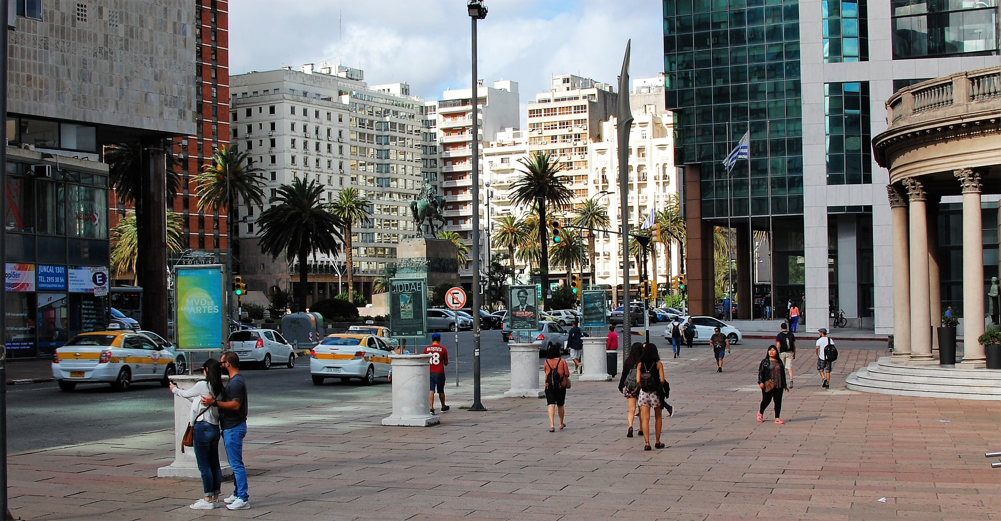 Nikon D40 + Nikon AF-S DX Nikkor 35mm F1.8G sample photo. Montevideo photography