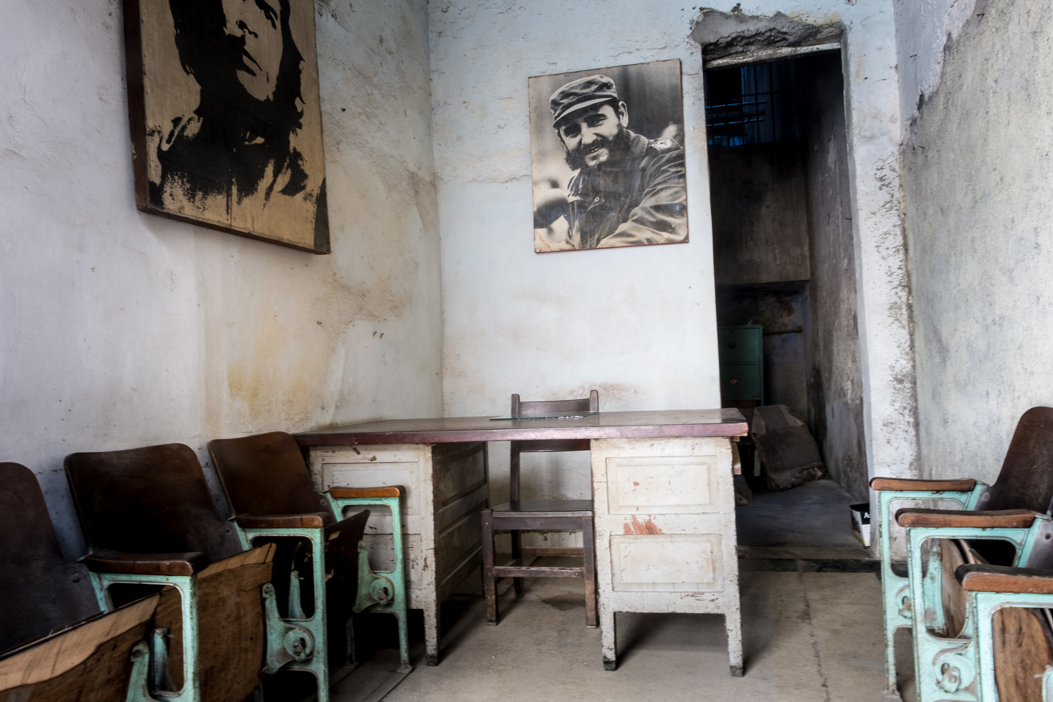 Fujifilm XC 16-50mm F3.5-5.6 OIS sample photo. The waiting room photography