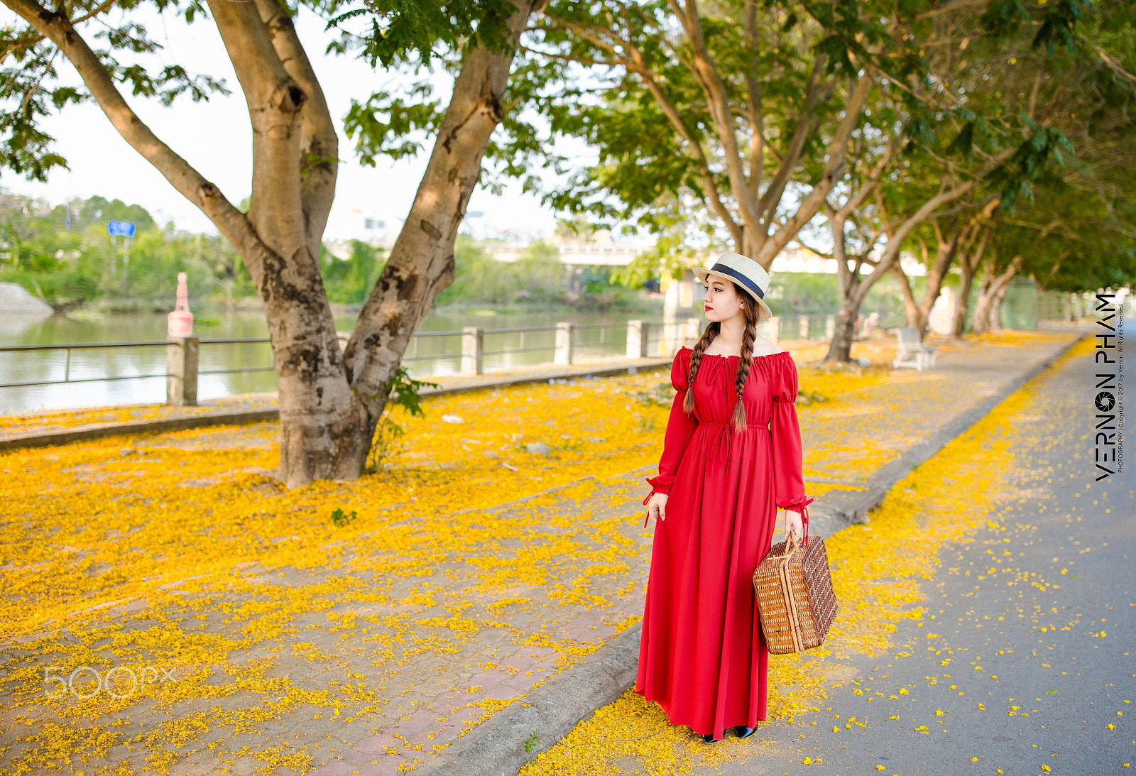 Canon EOS 6D + Canon EF 35mm F1.4L II USM sample photo. Autumn photography