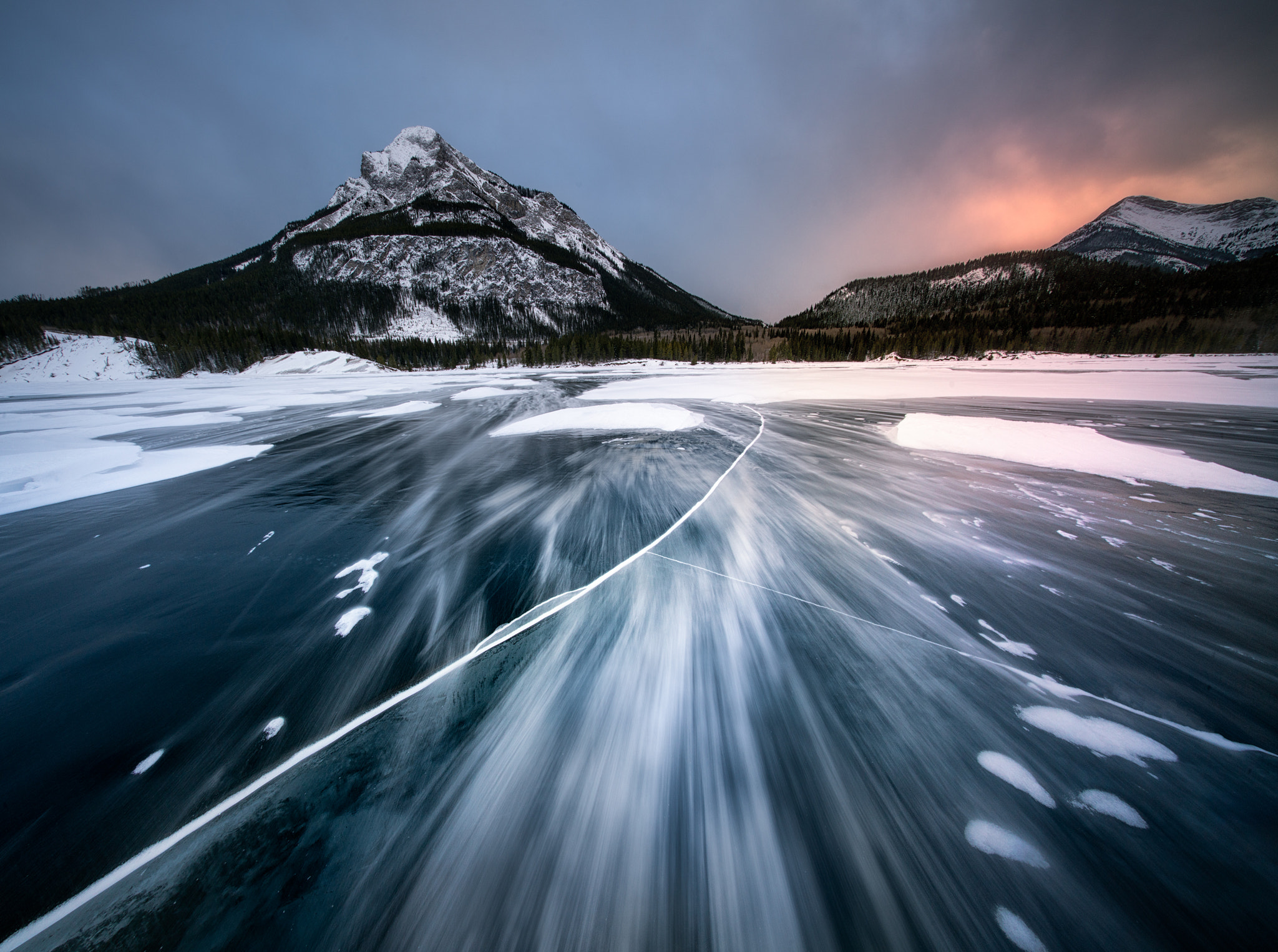 Sony a7R II + Voigtlander HELIAR-HYPER WIDE 10mm F5.6 sample photo. Nigh ice rhapsody photography