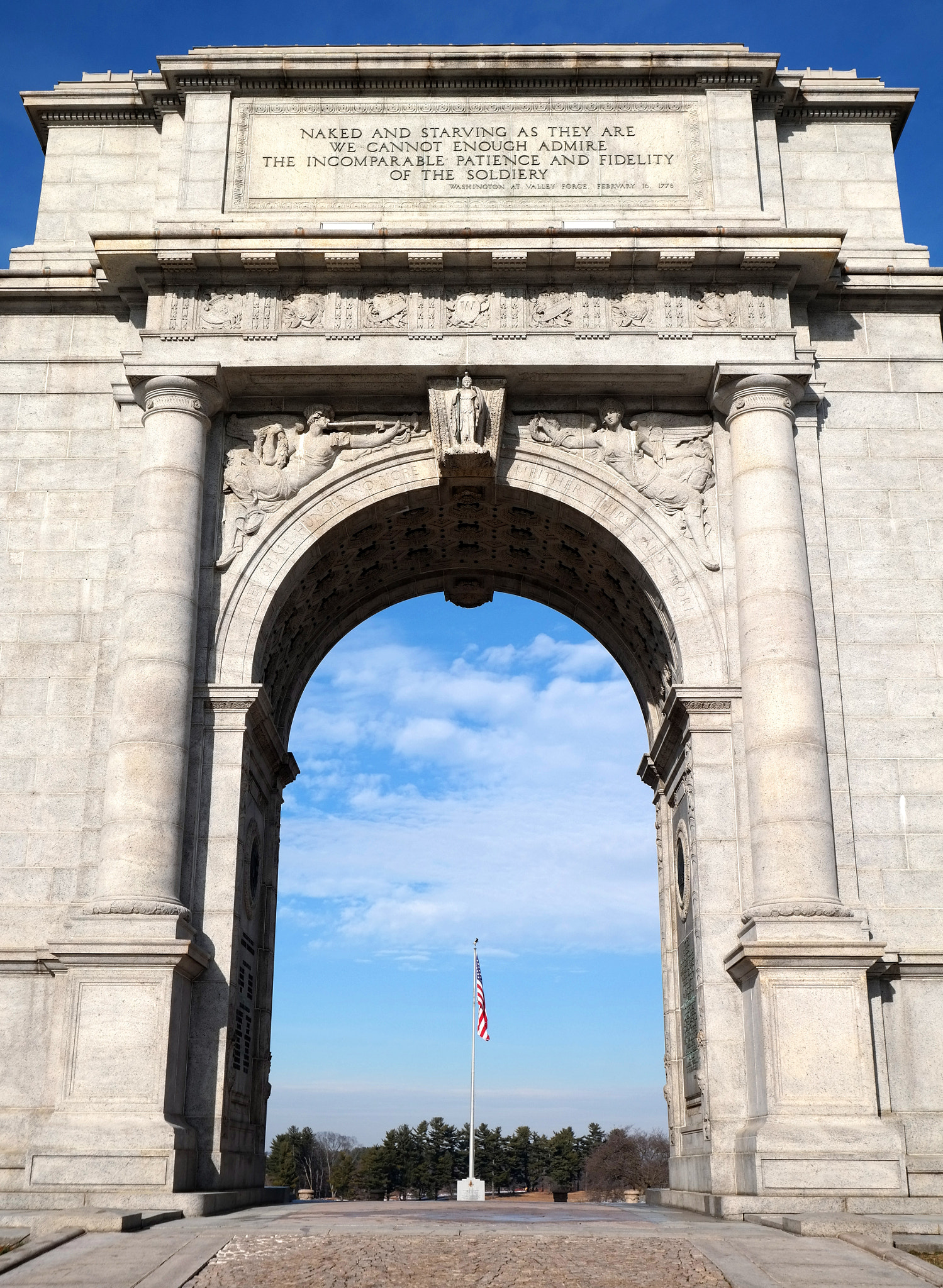 Samsung NX300M sample photo. Monument photography