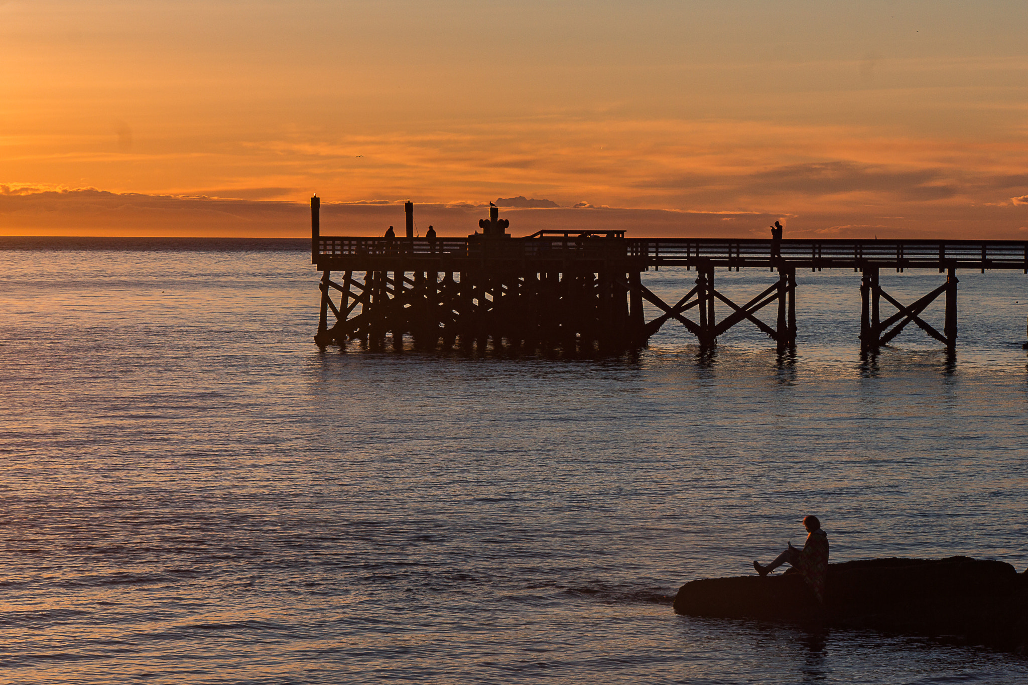 Sony Alpha NEX-7 + Sony E 18-200mm F3.5-6.3 OSS LE sample photo. Sunset watchers photography