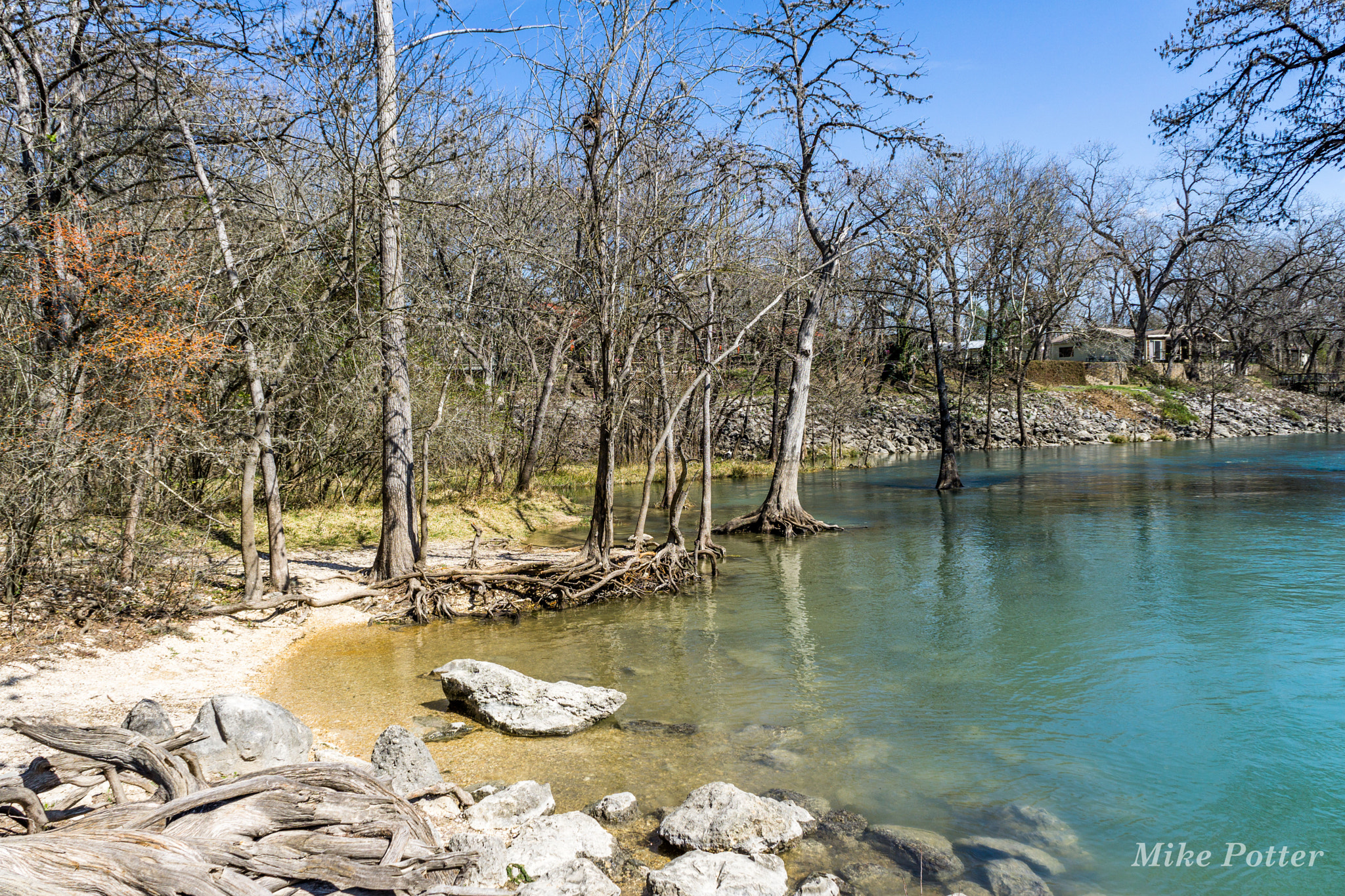 Sony a6000 + Sony E 18-55mm F3.5-5.6 OSS sample photo. Below the dam photography