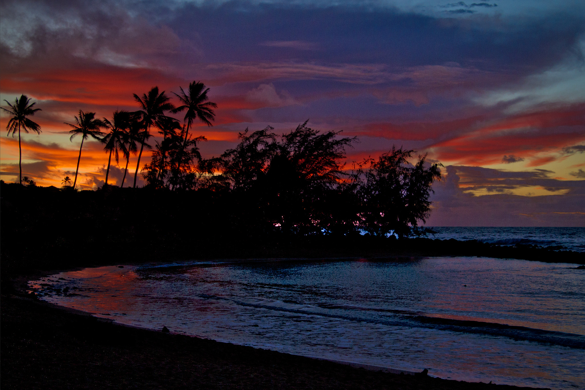 Canon EF-S 17-85mm F4-5.6 IS USM sample photo. Kauai sunrise over poipu beach. photography