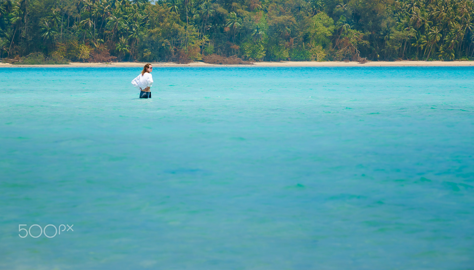 24-200mm F2.8 sample photo. Relax with blue sea at koh mak thailand photography