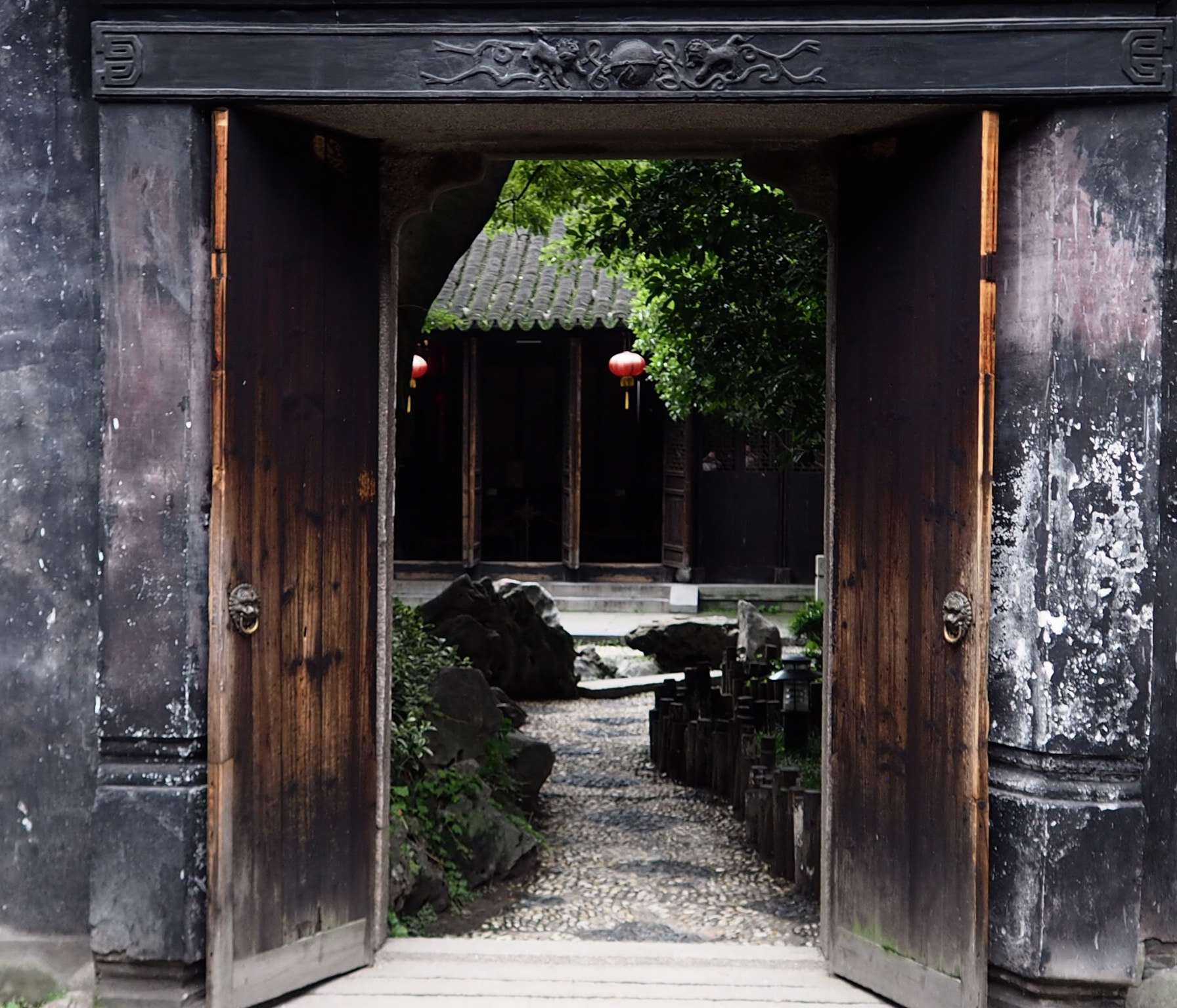 Olympus OM-D E-M10 + OLYMPUS M.12mm F2.0 sample photo. Entrance to ancient gardens photography