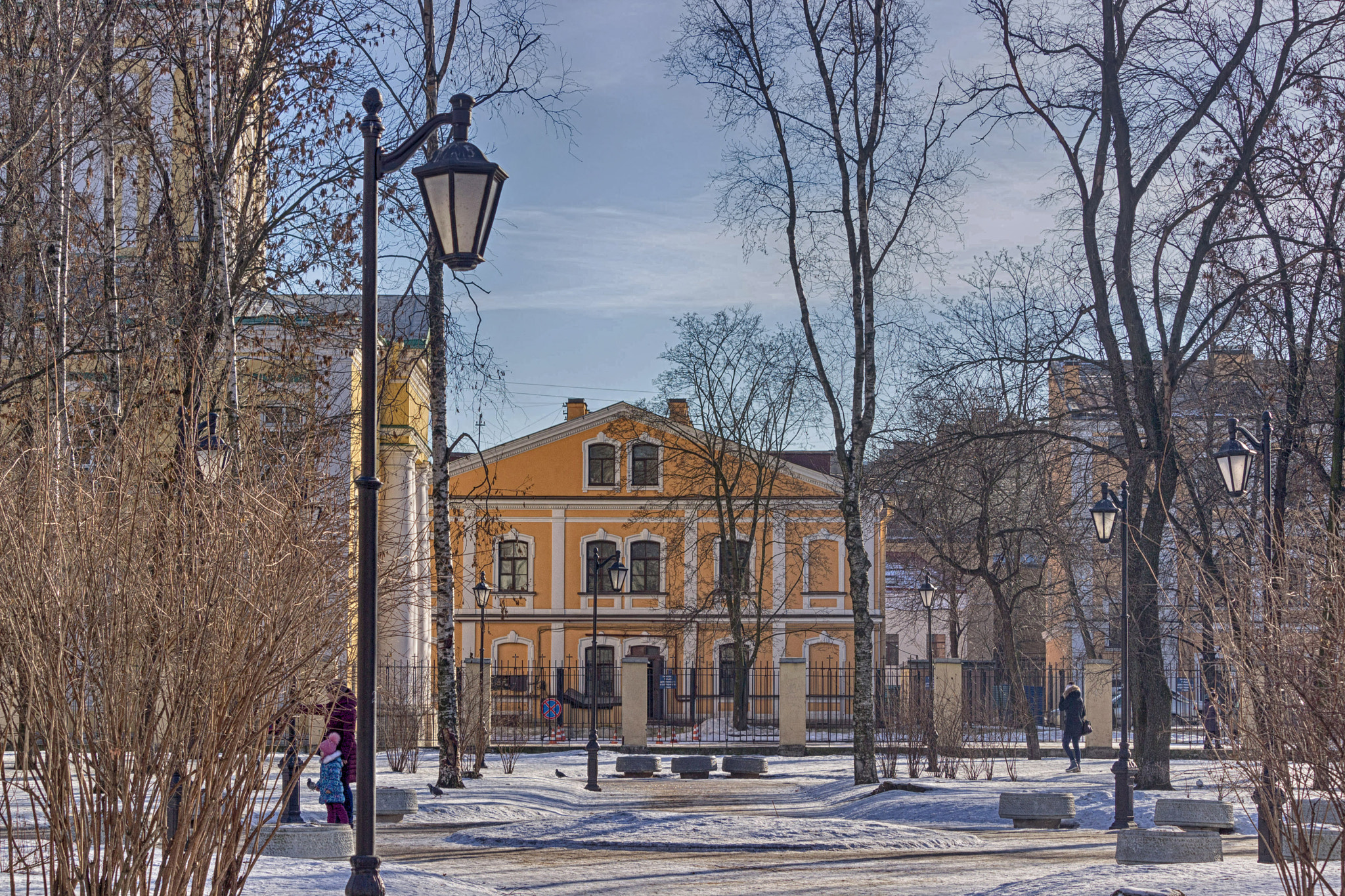 Canon EF-S 55-250mm F4-5.6 IS STM sample photo. The secluded square - Укромный сквер photography
