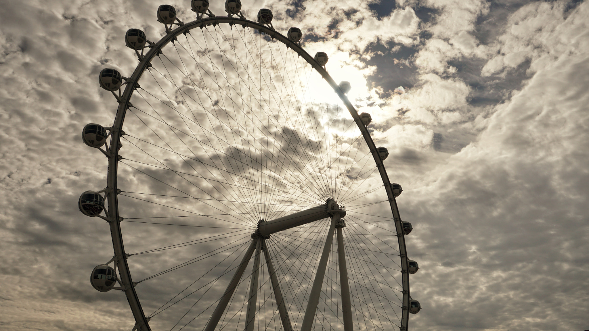 Sony a6500 + Sony E 18-50mm F4-5.6 sample photo. 'round the sky photography