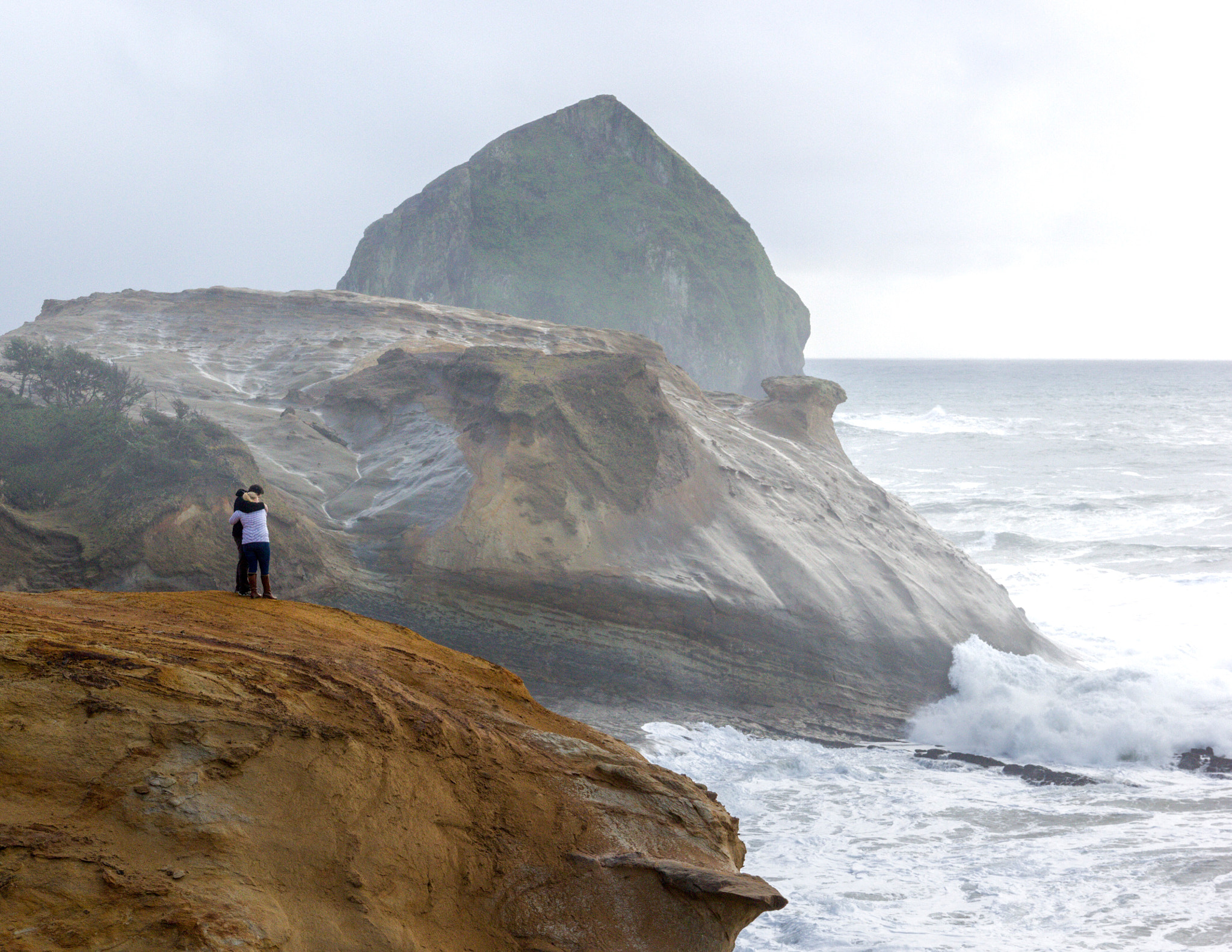 Canon EOS 550D (EOS Rebel T2i / EOS Kiss X4) sample photo. Sweet embrace. photography