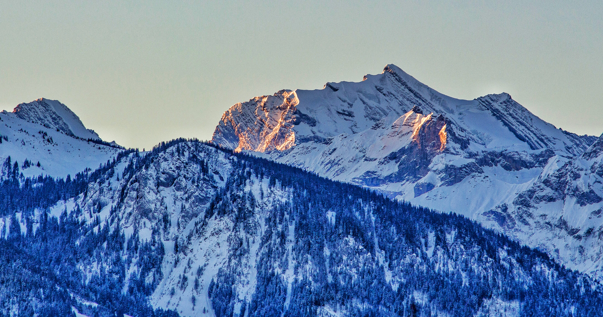 Canon EOS 700D (EOS Rebel T5i / EOS Kiss X7i) + Canon EF 70-210mm f/4 sample photo. Fenster mit aussicht, #berneroberland ich komme. photography