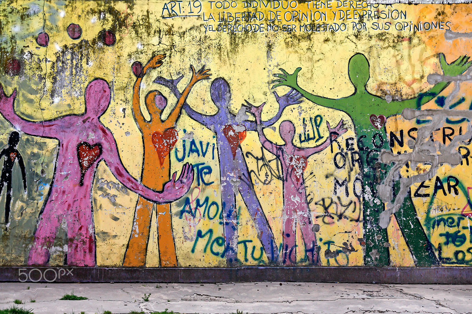 Canon EF-S 18-200mm F3.5-5.6 IS sample photo. Graffiti - human rights photography