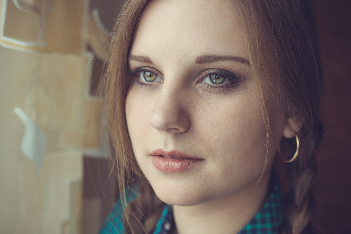 Canon EF 35mm F2 IS USM sample photo. Nastya photography