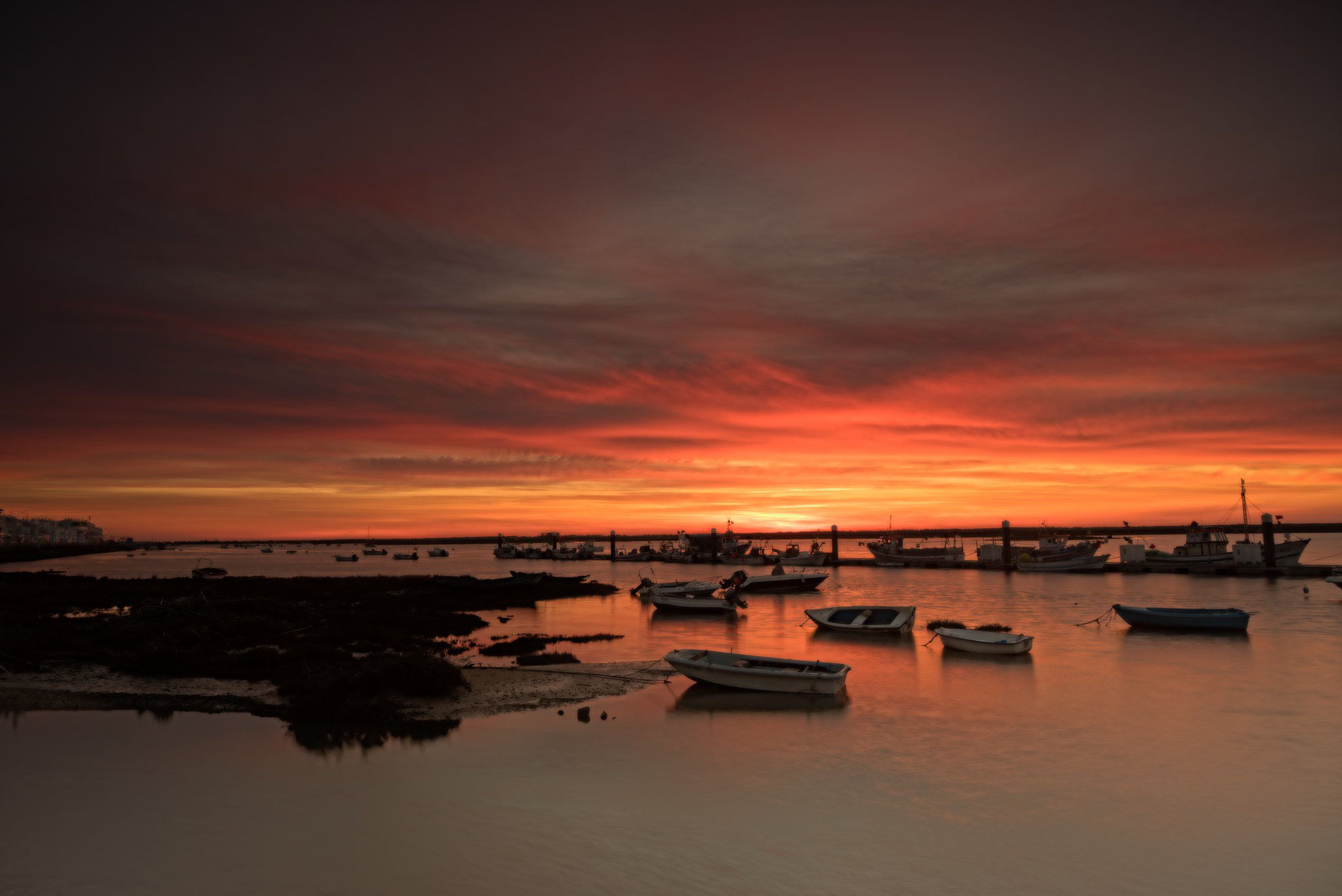 Sony a7R + Sony Vario Tessar T* FE 24-70mm F4 ZA OSS sample photo. Sunrise cabanas harbour photography