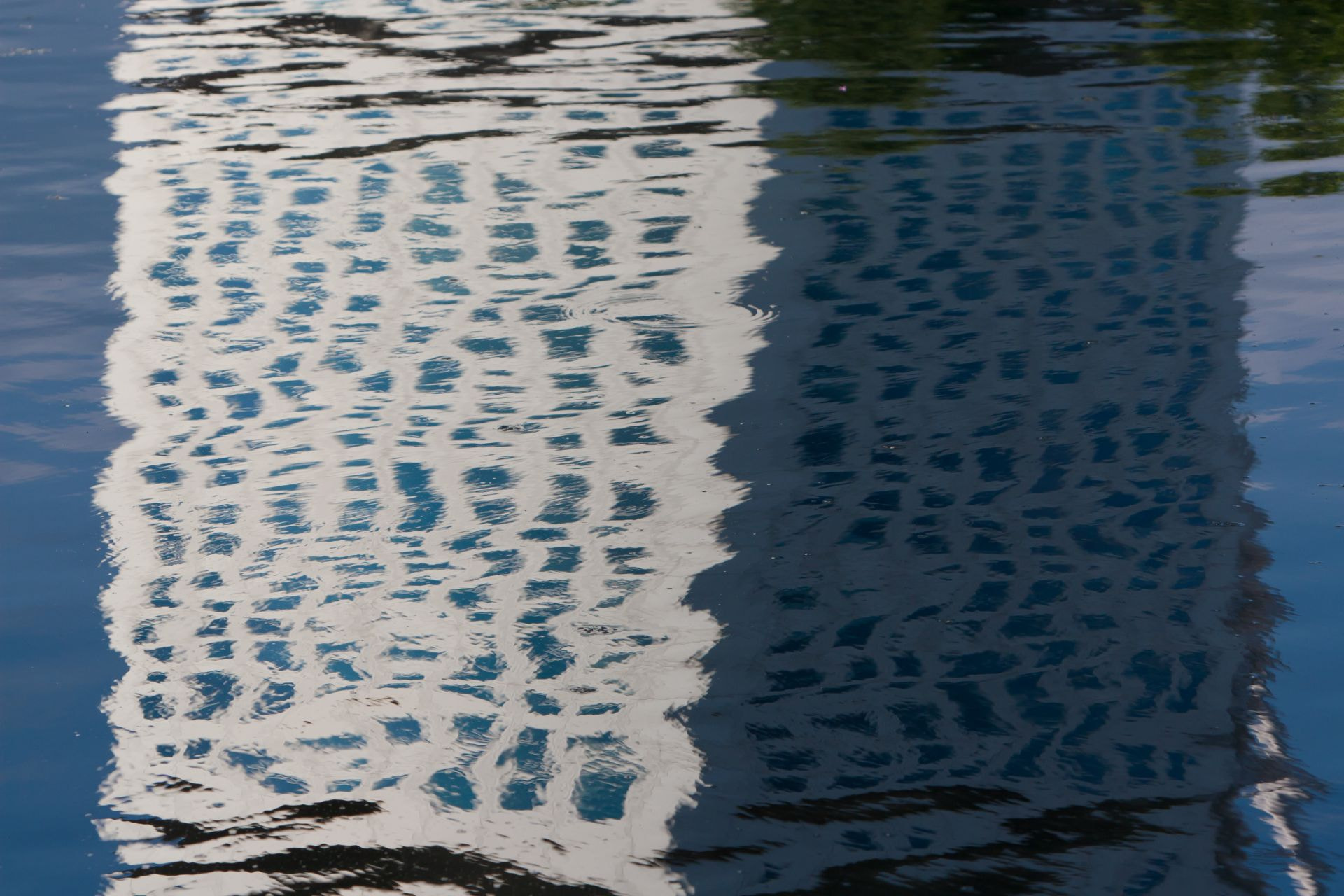 Canon EF 70-200mm F2.8L IS USM sample photo. Turning torso im westhafen photography
