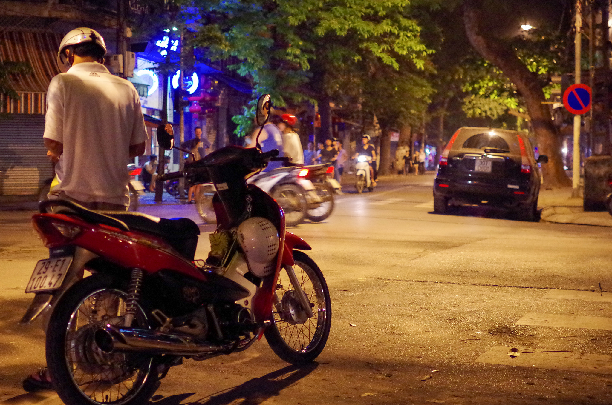 Pentax smc DA 35mm F2.4 AL sample photo. Traffic is in the night. photography