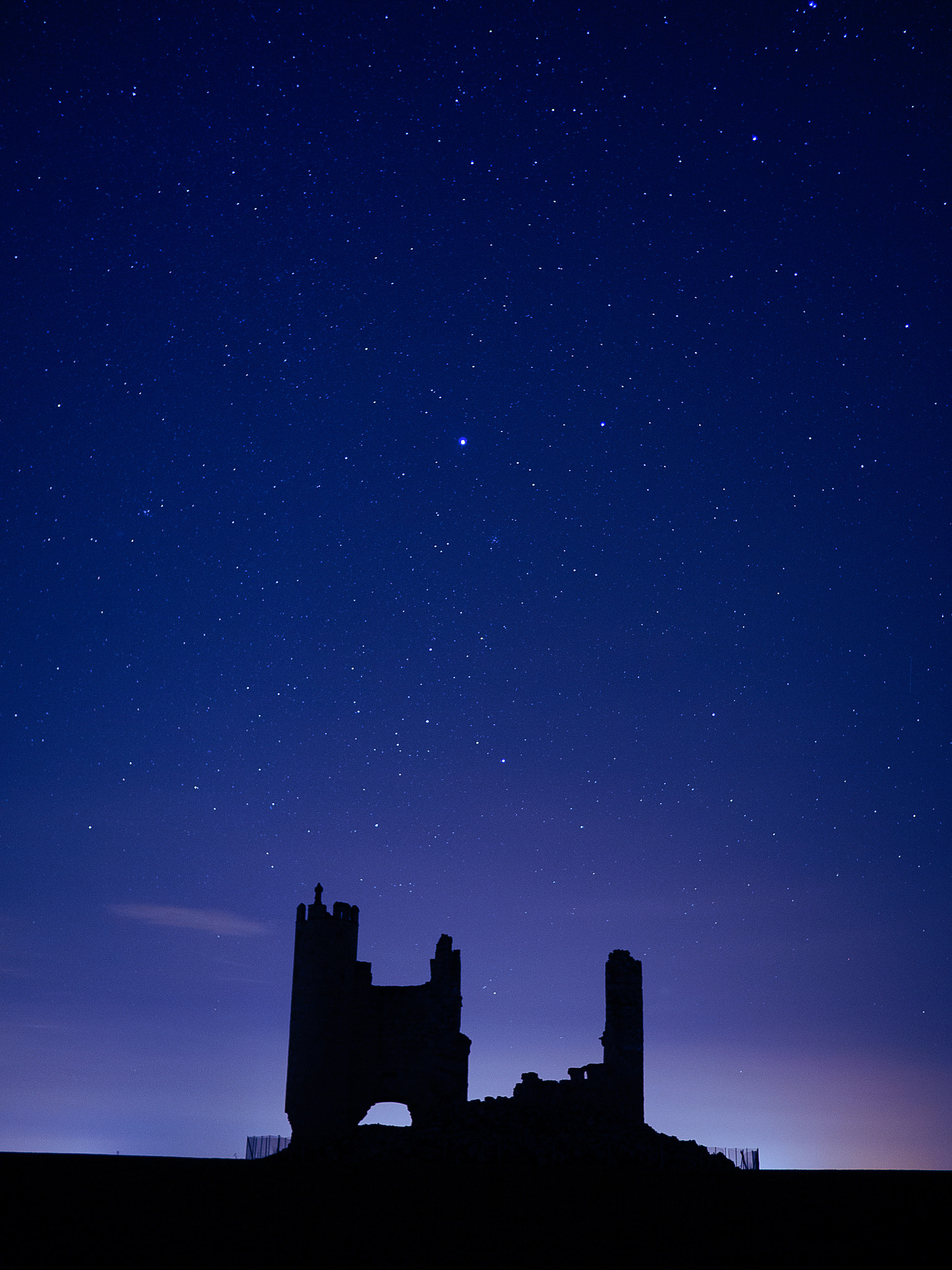 Olympus OM-D E-M10 II sample photo. Noche estrellada en el castillo de caudilla photography