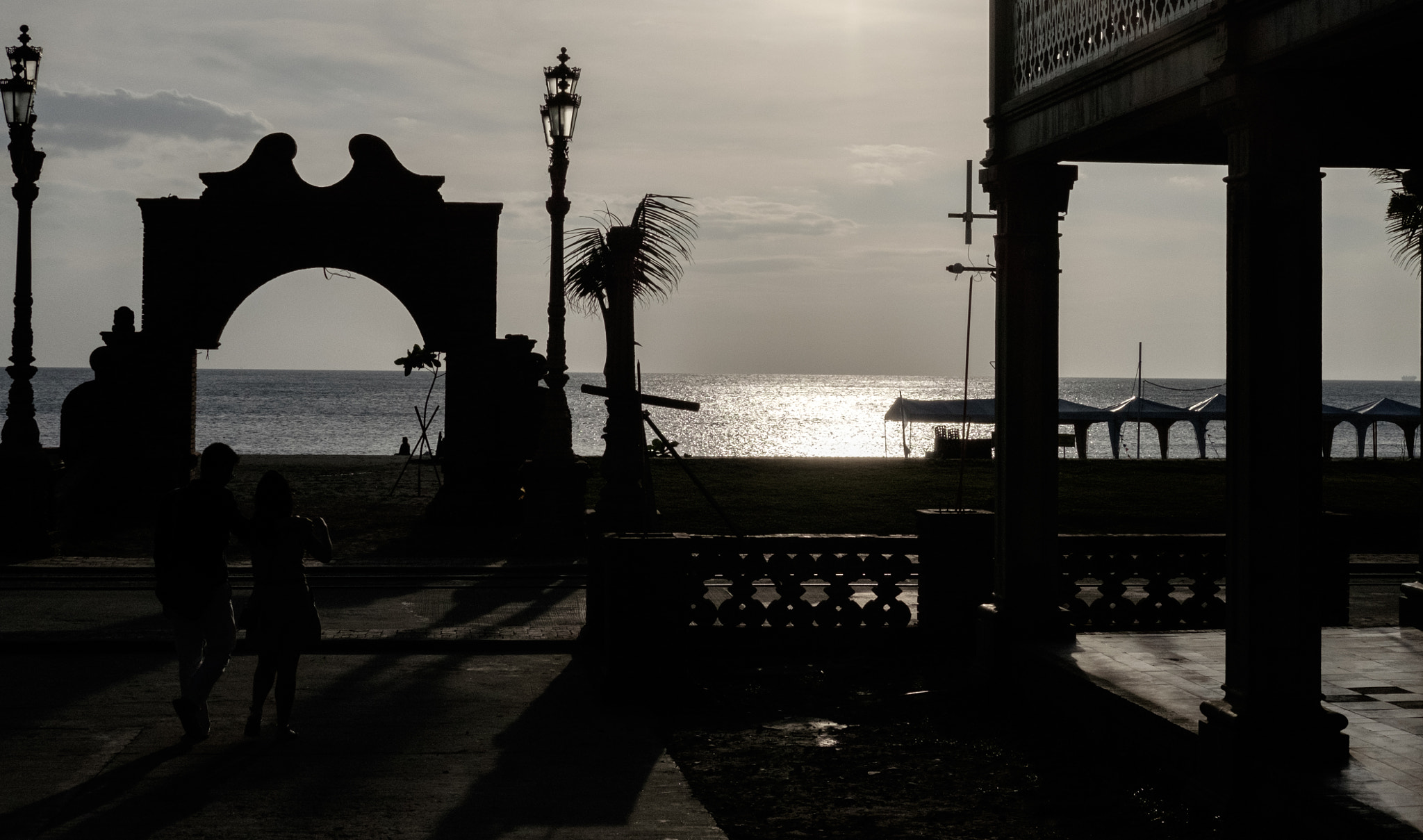 Fujifilm X-T10 + Fujifilm XF 35mm F2 R WR sample photo. Towards the sun photography