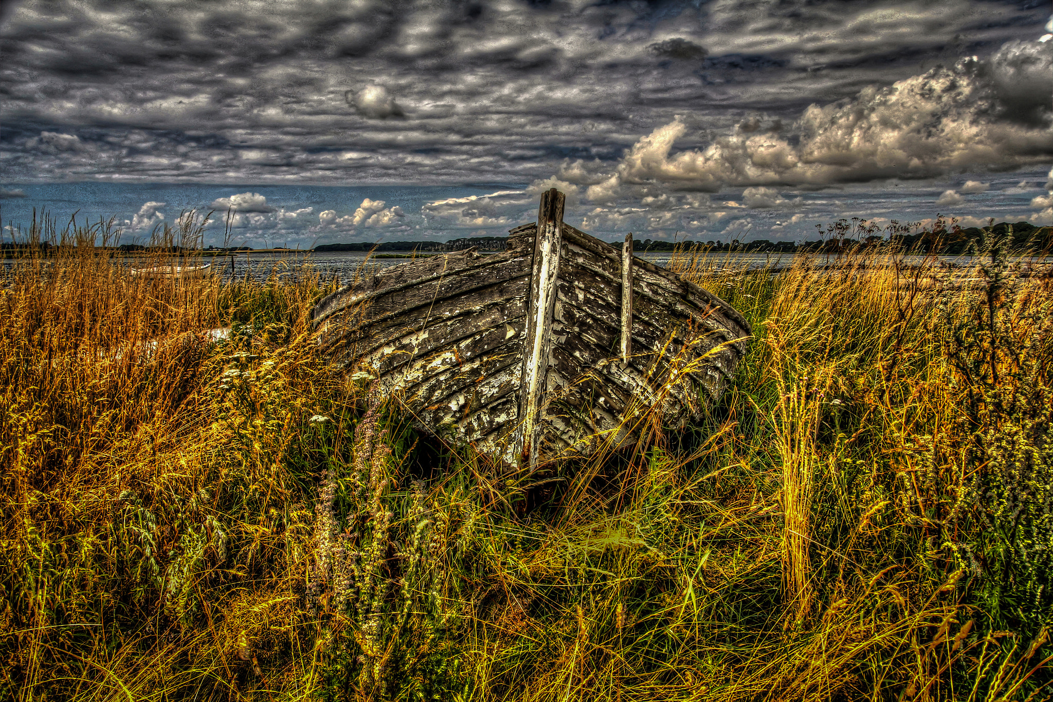 Canon EOS 60D + Sigma 18-200mm f/3.5-6.3 DC OS HSM [II] sample photo. Abandoned boat photography