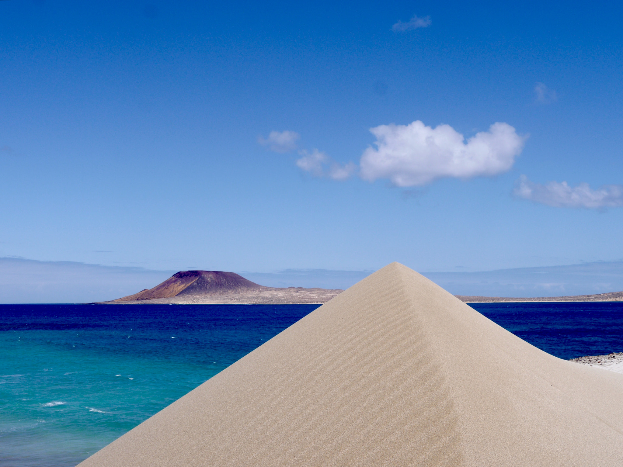 Panasonic Lumix DMC-G5 sample photo. Pyramid of sand photography