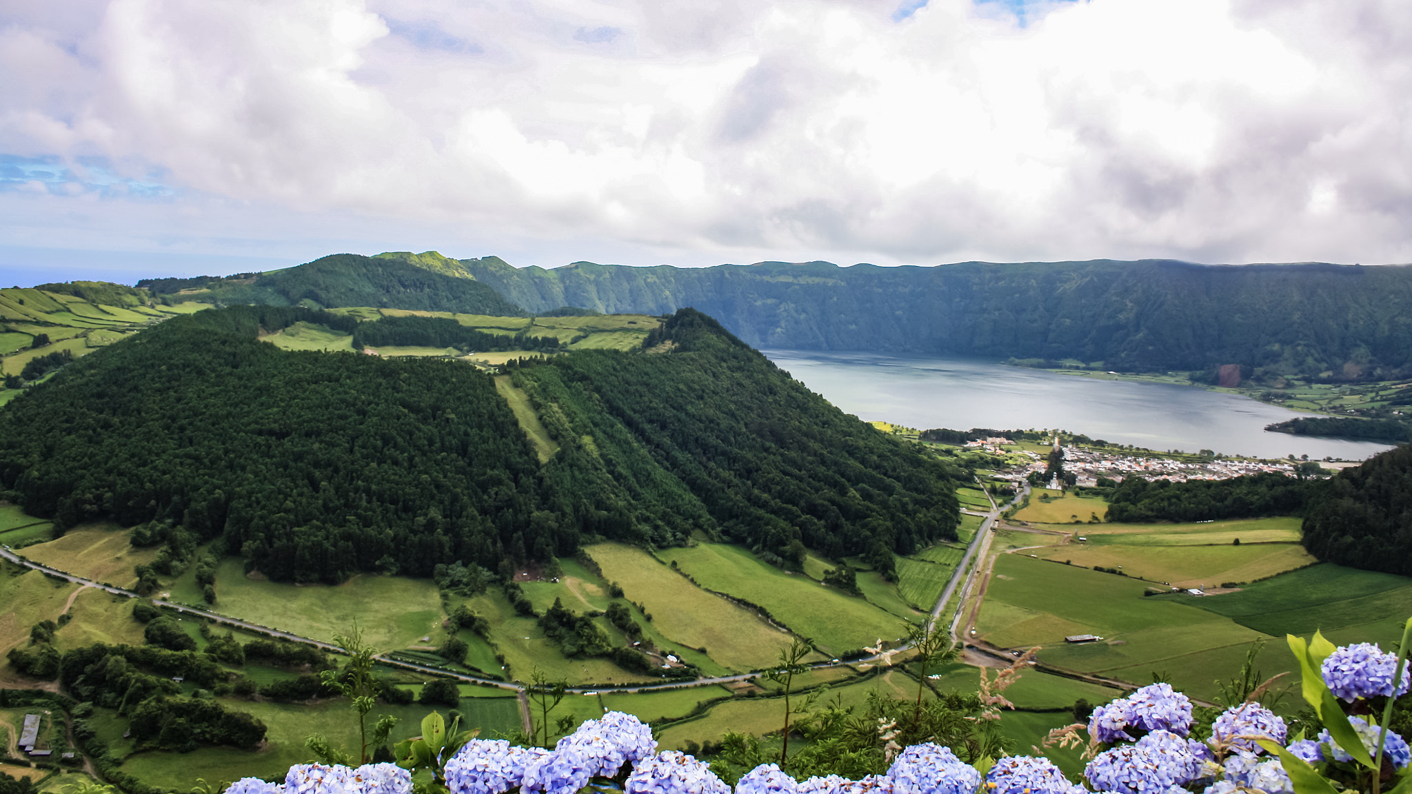 Canon EF-S 18-55mm F3.5-5.6 II sample photo. Volcanic green photography