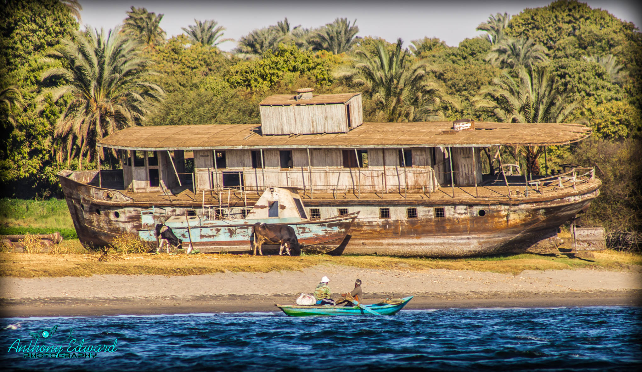 Canon EOS 700D (EOS Rebel T5i / EOS Kiss X7i) + EF75-300mm f/4-5.6 sample photo. Old sunk ship photography