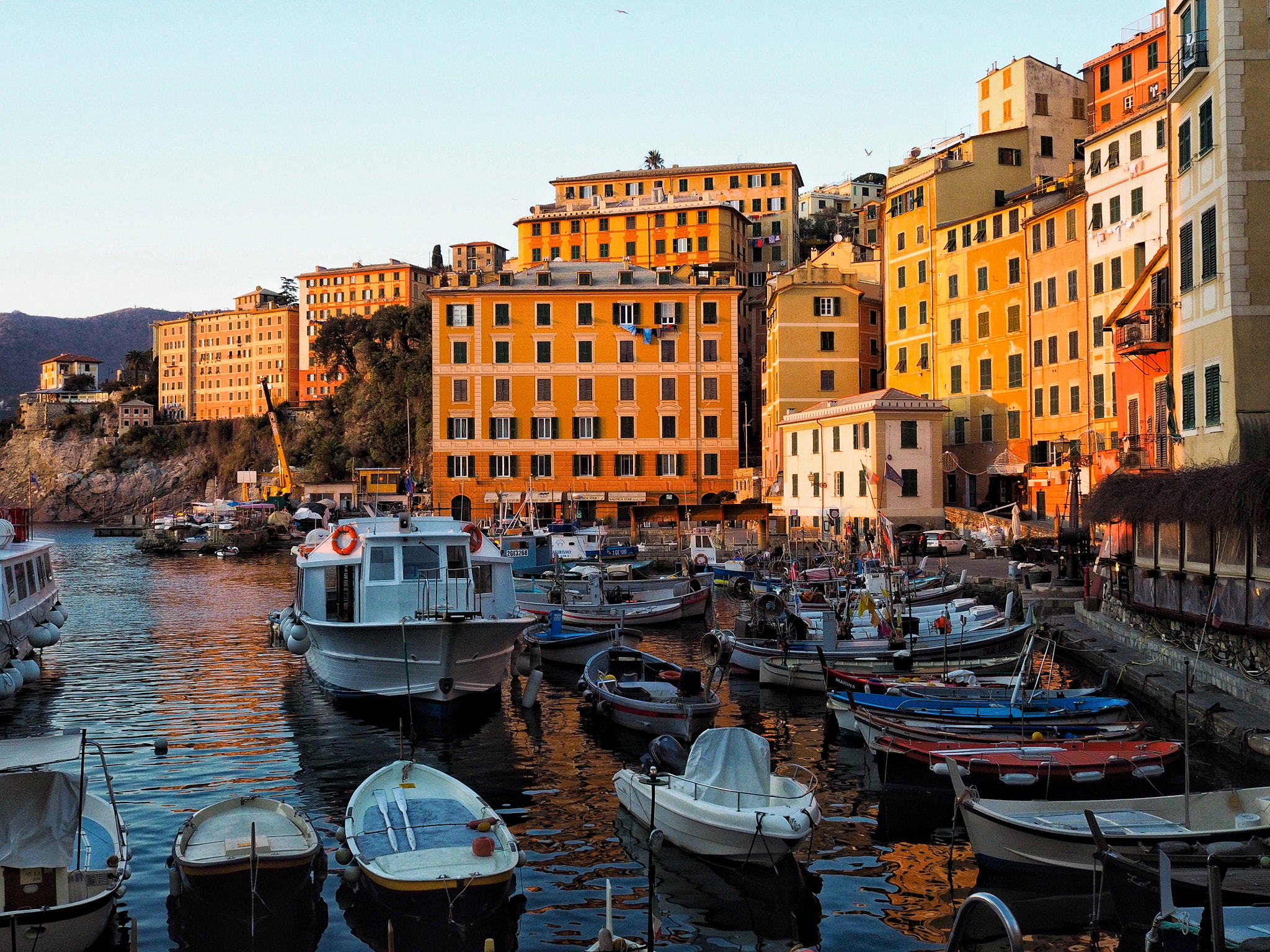 Olympus OM-D E-M10 II + Olympus M.Zuiko Digital 17mm F1.8 sample photo. Il porticciolo camogli photography