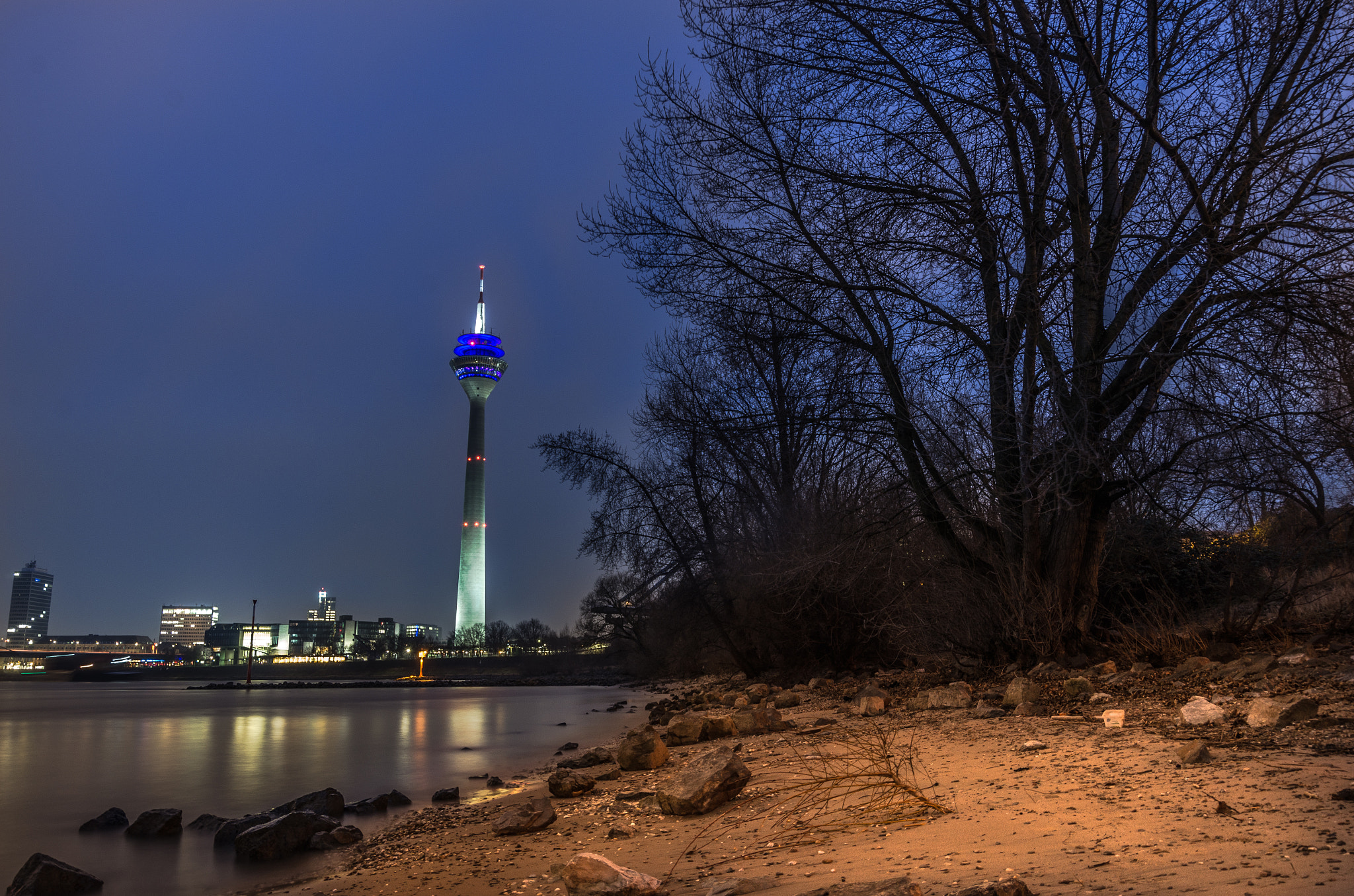 Pentax K-5 II sample photo. Cold night photography