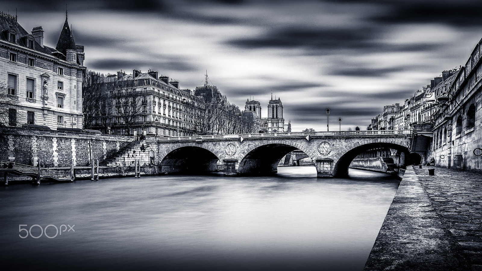 Canon EOS 70D + Sigma 17-70mm F2.8-4 DC Macro OS HSM | C sample photo. The seine at paris in b/w ... photography