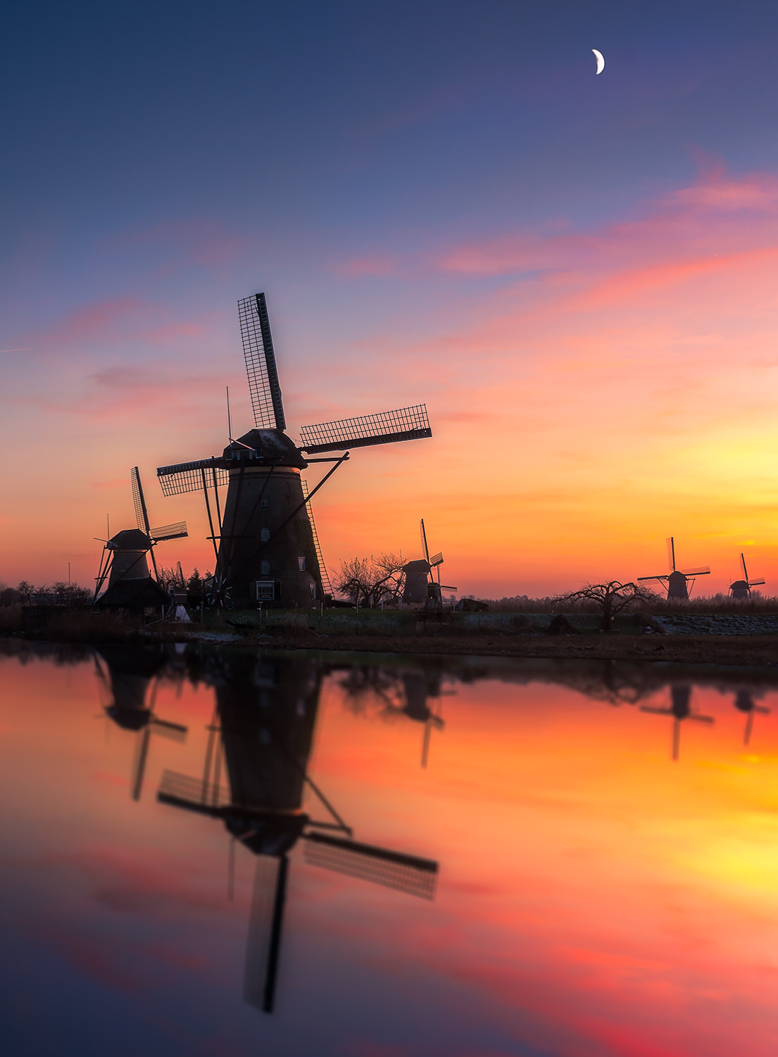 Sony a6000 sample photo. Kinderdijk's moon photography