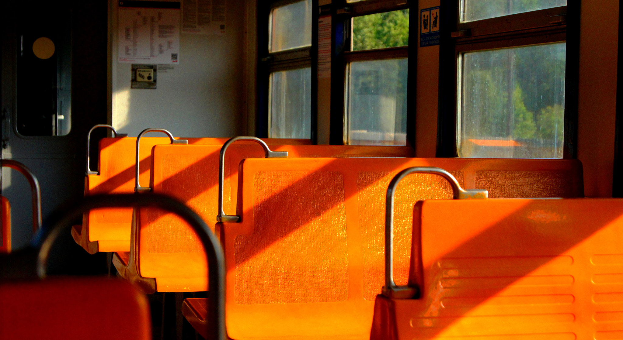 Sony Alpha DSLR-A550 + Sony DT 18-55mm F3.5-5.6 SAM sample photo. Suburban train in sankt-peterburg, ladozhskoye ozero station. photography