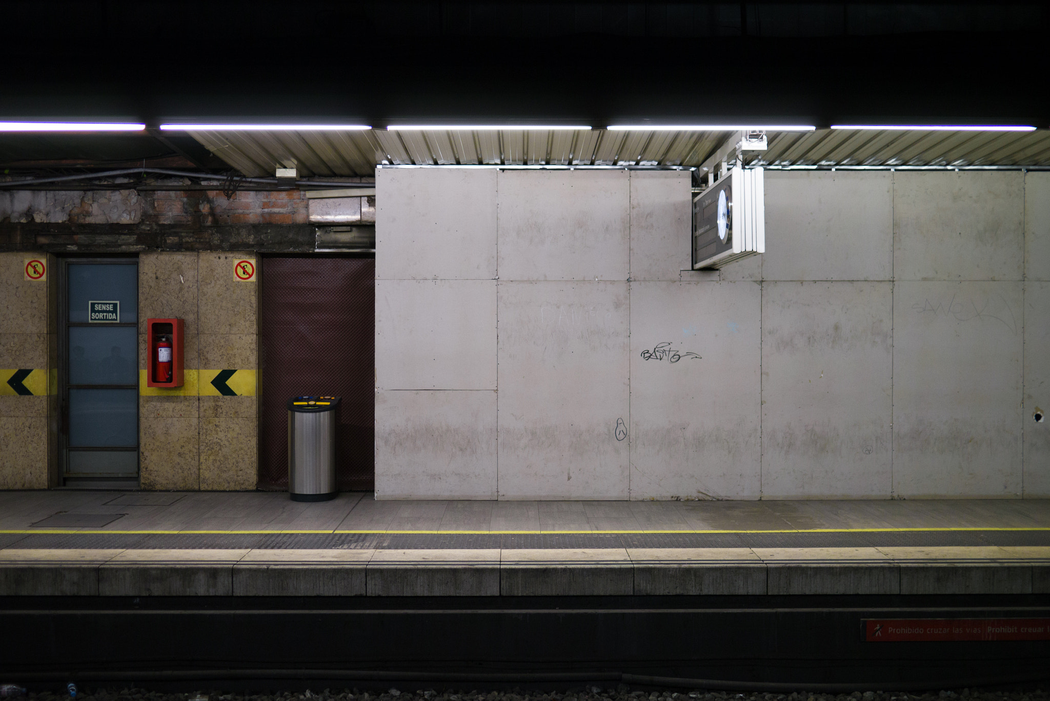 Panasonic Lumix DMC-GX1 + Panasonic Lumix G 20mm F1.7 ASPH sample photo. Train station in barna photography