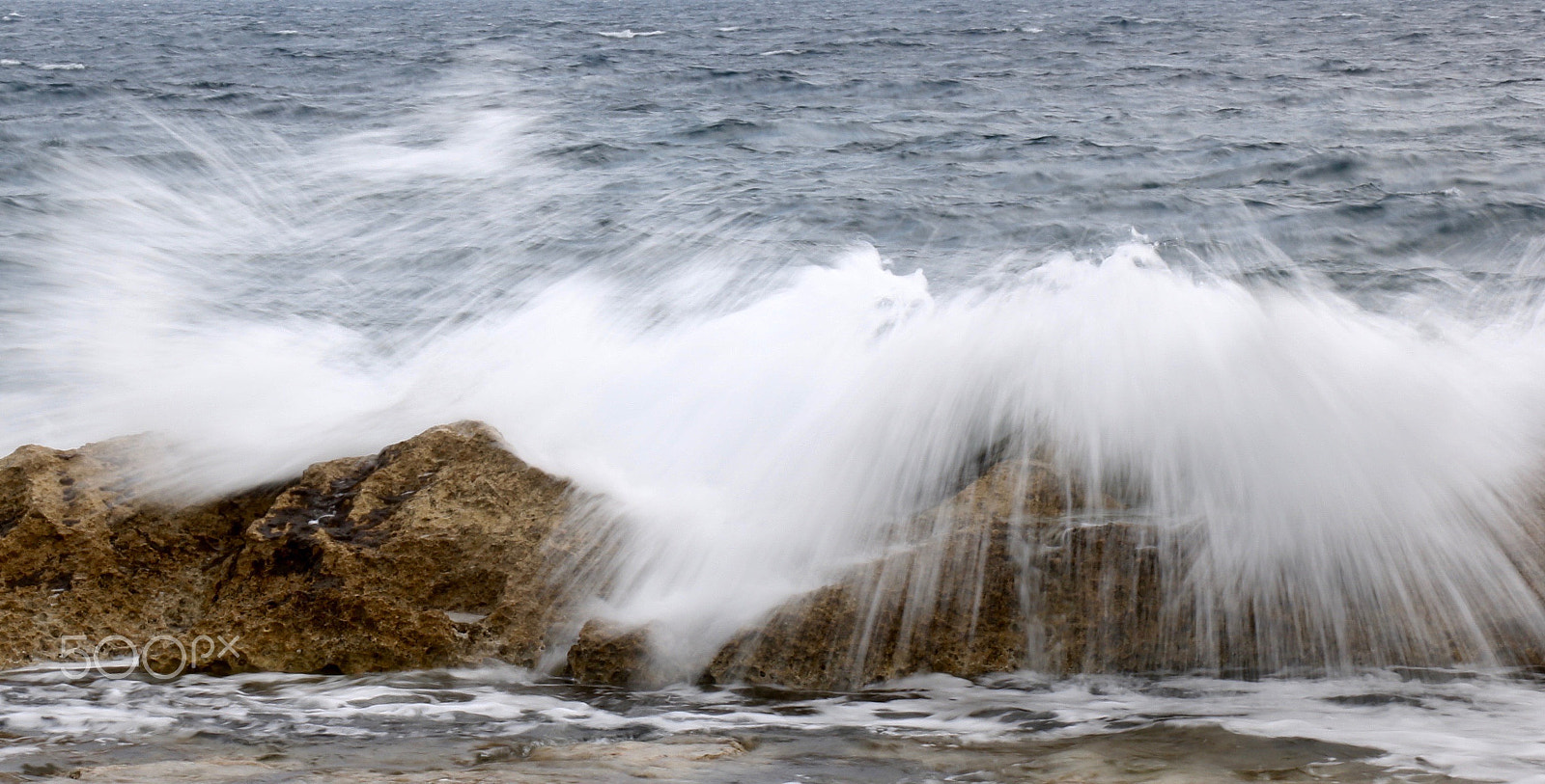 Canon EOS 750D (EOS Rebel T6i / EOS Kiss X8i) sample photo. Splash on the rocks photography