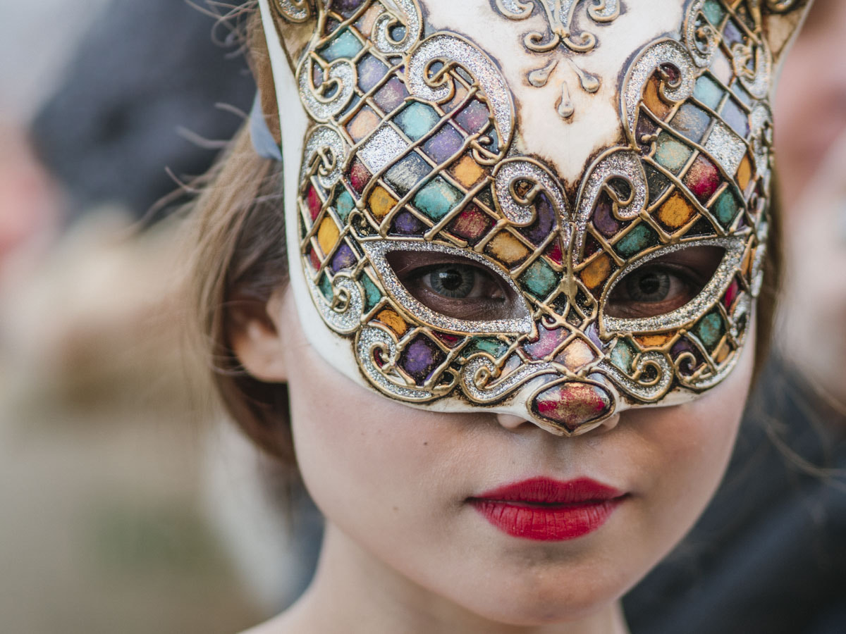 Olympus OM-D E-M5 II + Olympus M.Zuiko Digital ED 75mm F1.8 sample photo. Venice carnival 2017 photography