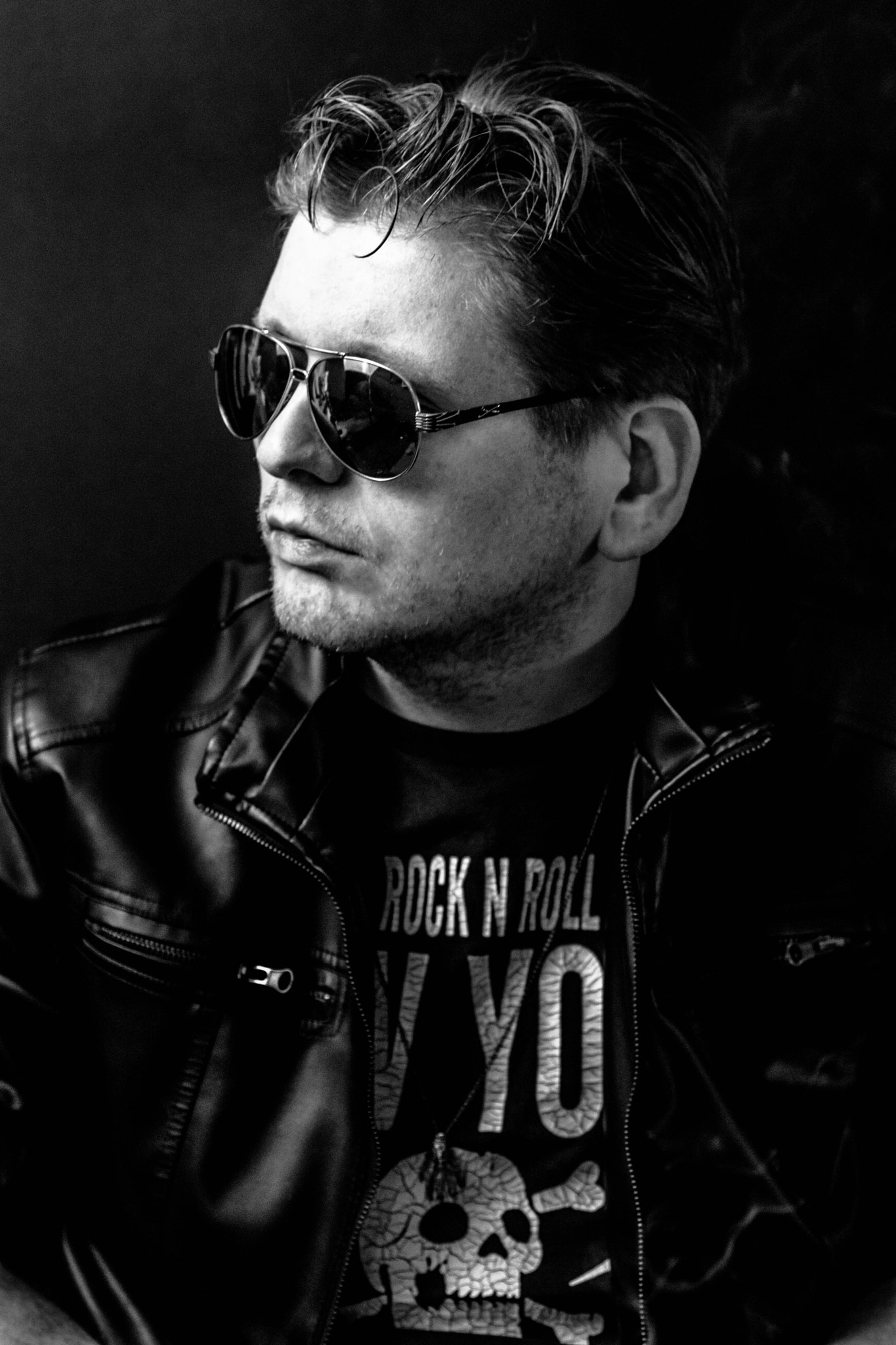 Nikon D5200 + Nikon AF Nikkor 50mm F1.8D sample photo. Light and dark photography
