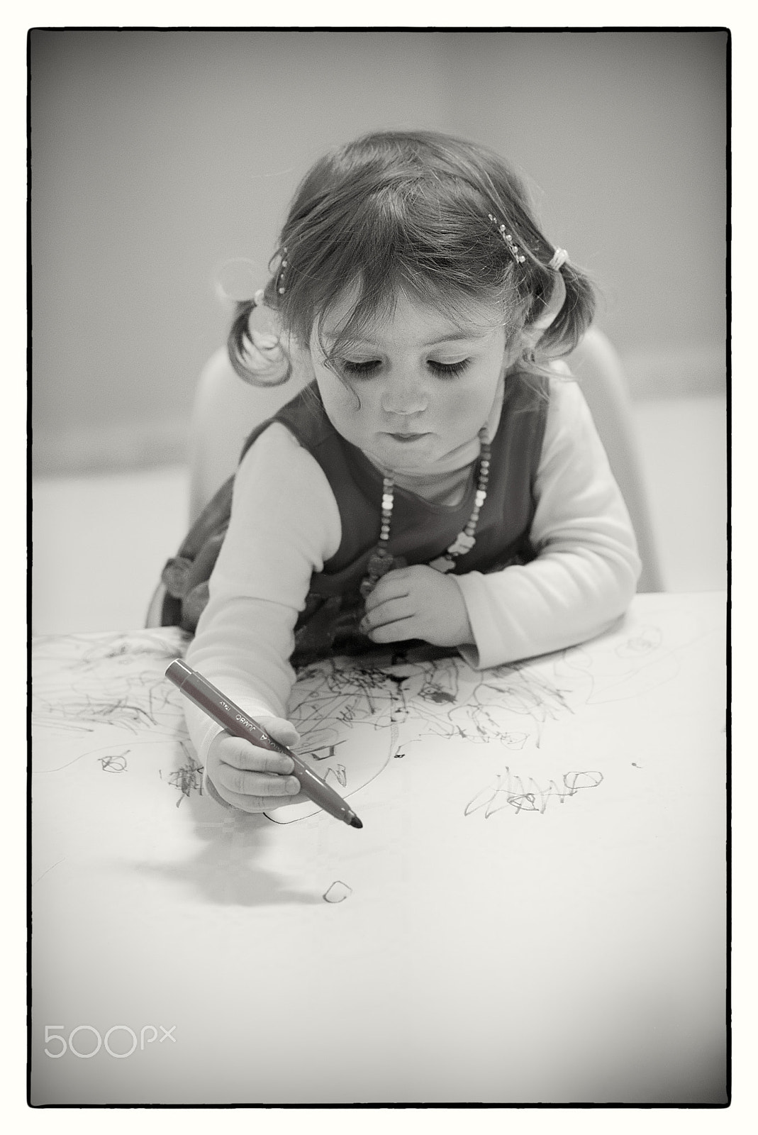 Sony a7S + Sony Sonnar T* FE 55mm F1.8 ZA sample photo. Good little girl (at work) photography