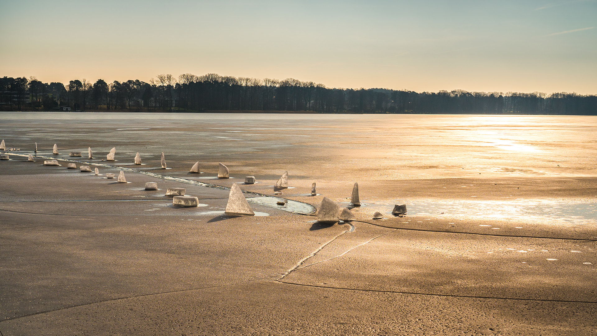 Sony E 35mm F1.8 OSS sample photo. Winter days photography