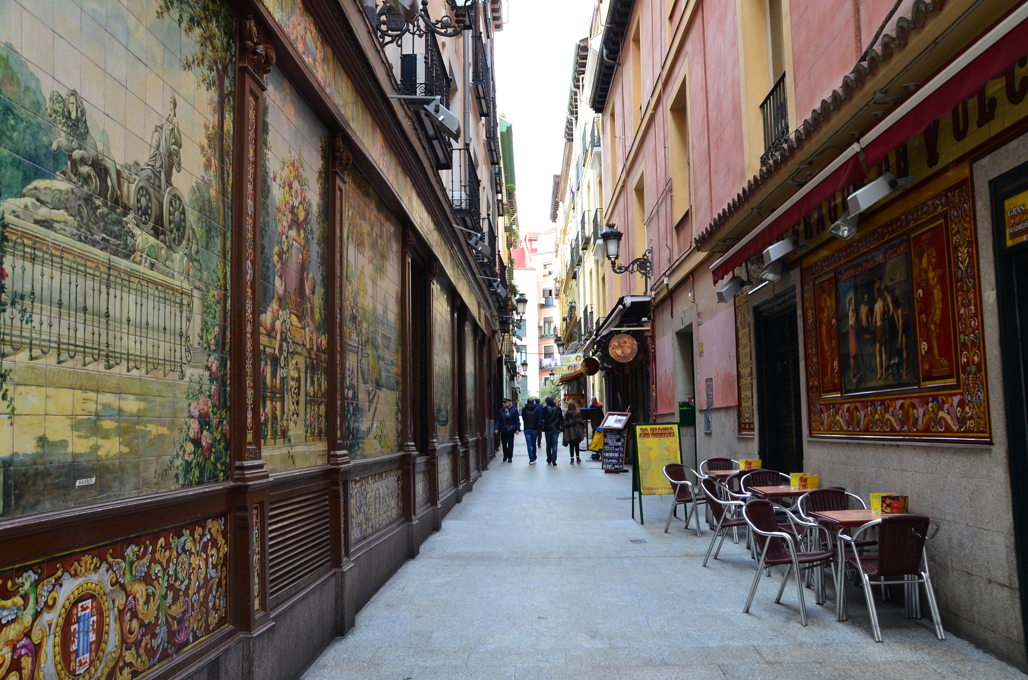 Nikon D5100 sample photo. Una calle de madrid photography