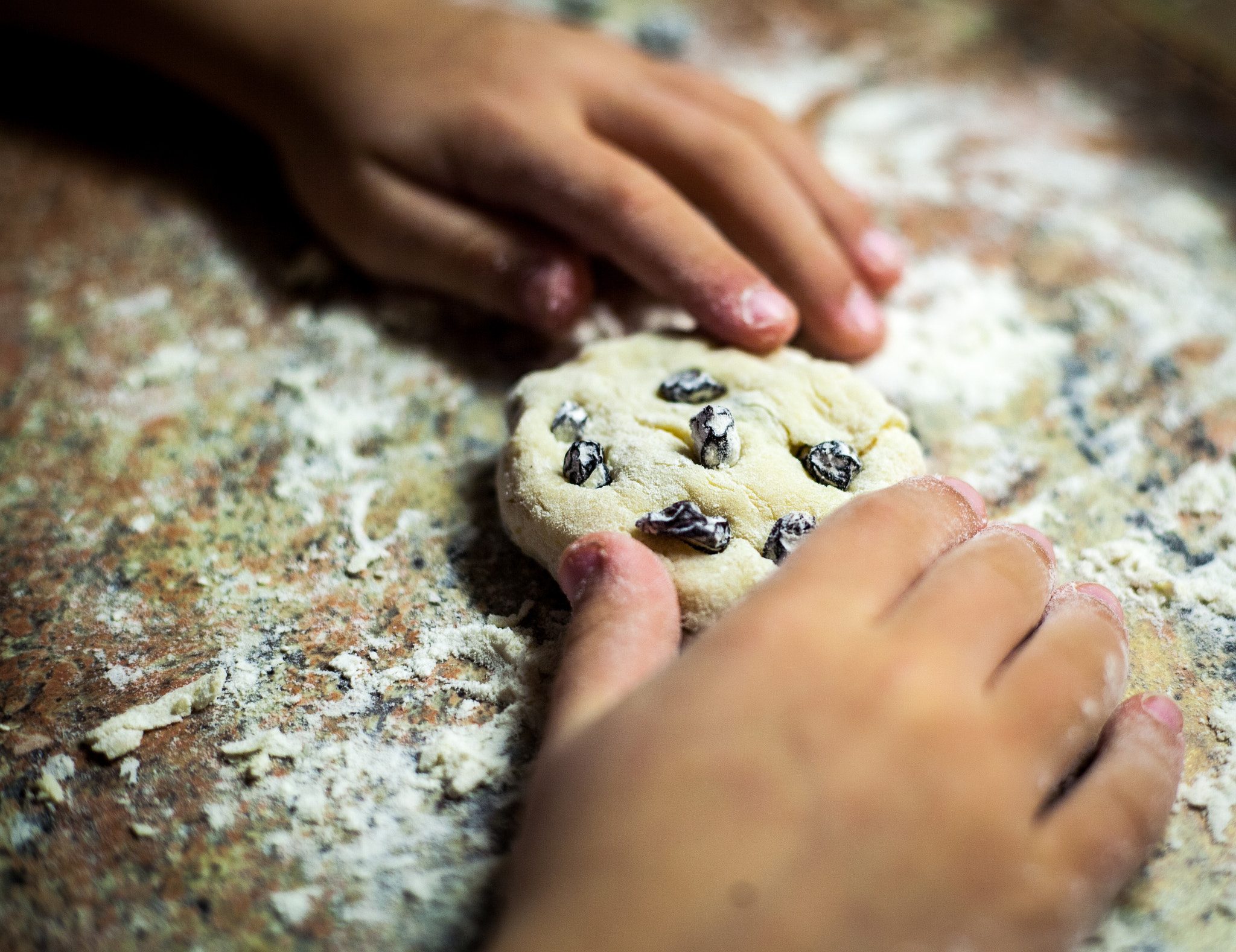 Canon EOS 5D + Canon EF 50mm F1.8 STM sample photo. Hands and dough photography