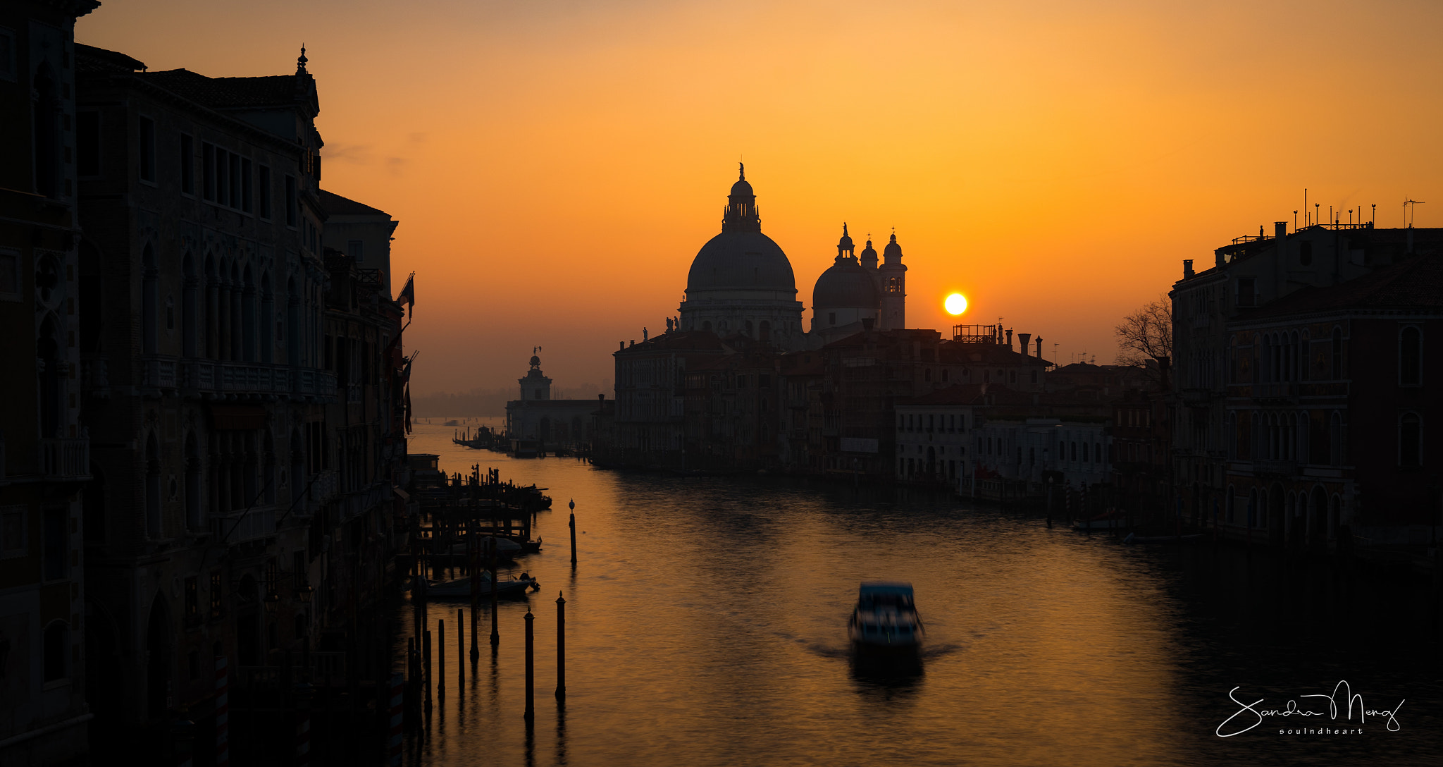 Sony a7 II + Sony FE 24-70mm F2.8 GM sample photo. With the first rays of the sun photography