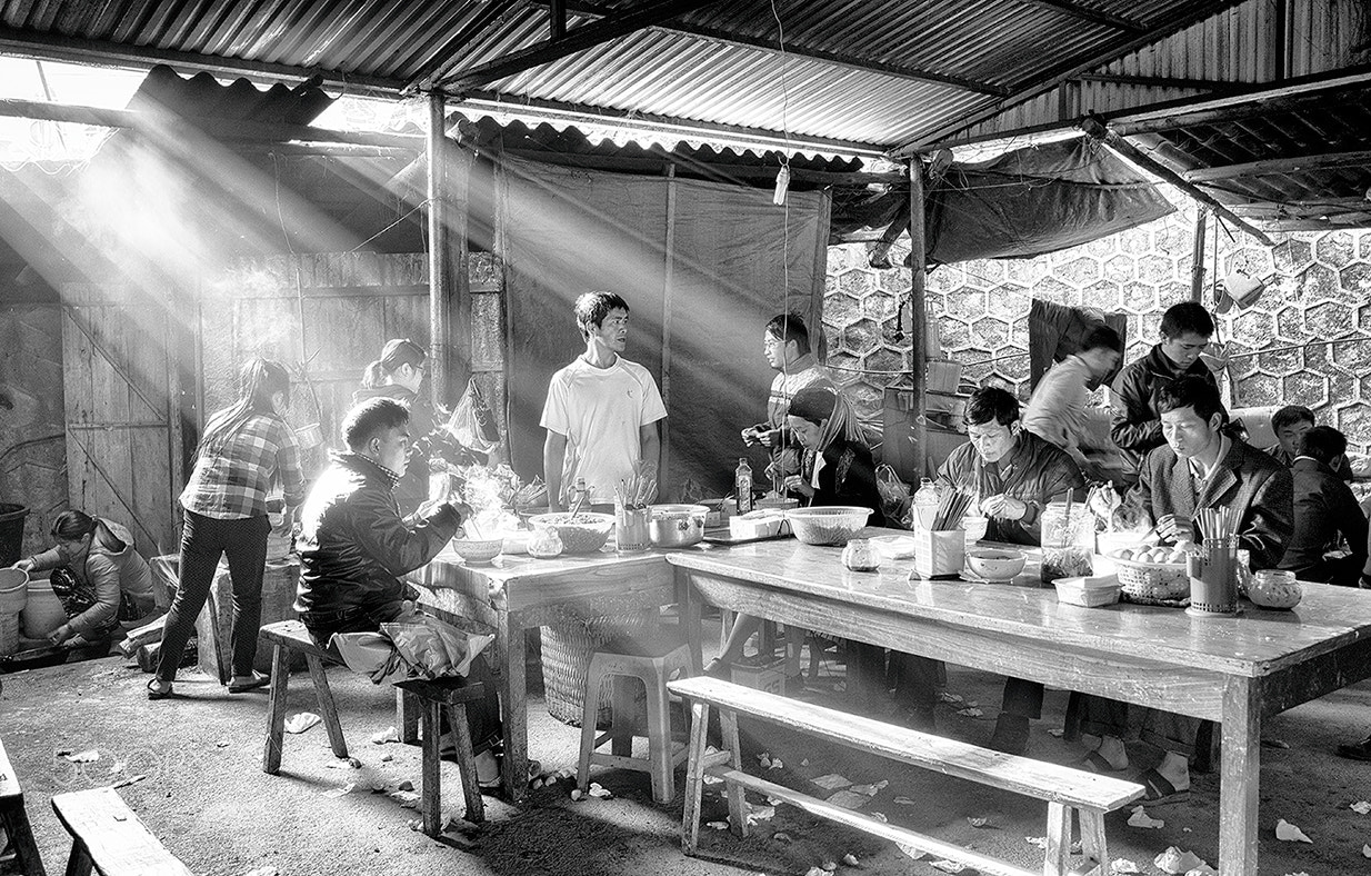 Nikon AF-S Nikkor 18-35mm F3.5-4.5G ED sample photo. Breakfast time! photography