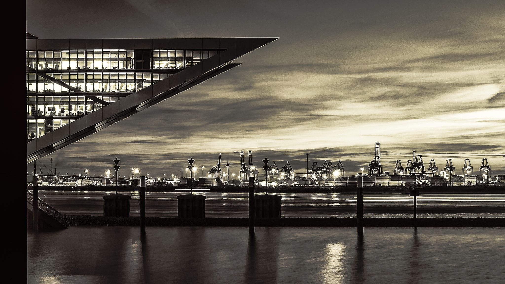 Fujifilm X-Pro1 + Fujifilm XF 10-24mm F4 R OIS sample photo. Dockland meets harbor (bw) photography