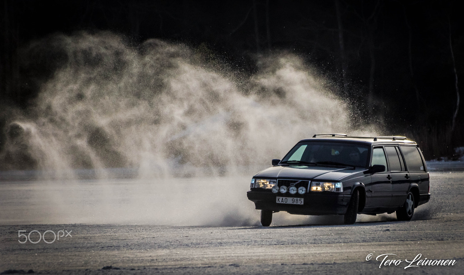 Sony 75-300mm F4.5-5.6 sample photo. Racing on the icelake photography