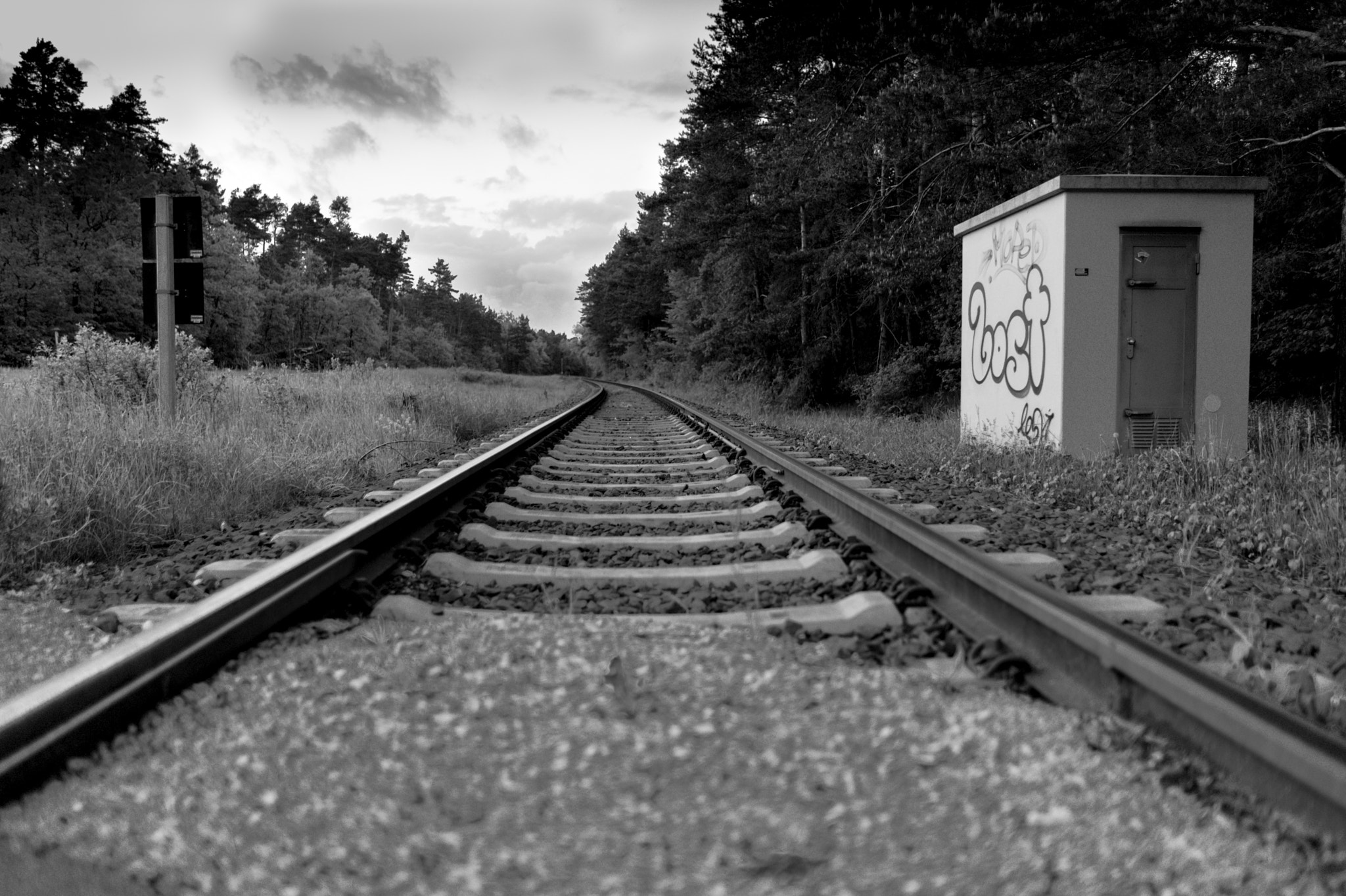 Sony a7 + Sony FE 28mm F2 sample photo. Railway lost photography