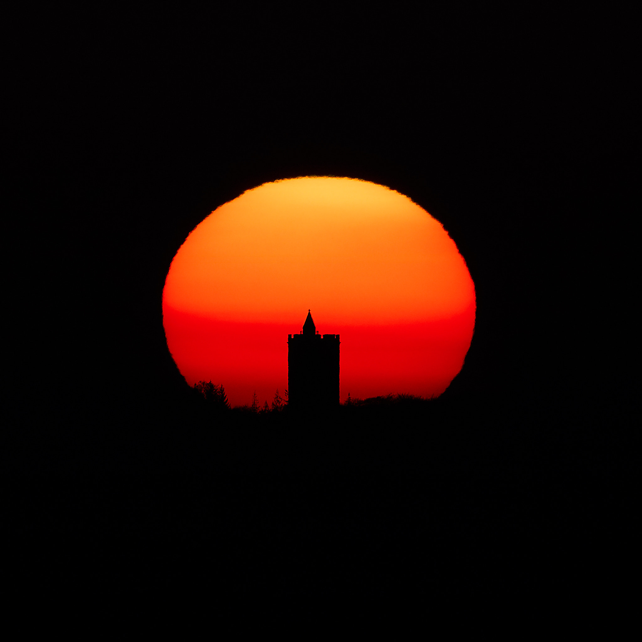 Canon EOS 760D (EOS Rebel T6s / EOS 8000D) + 150-600mm F5-6.3 DG OS HSM | Contemporary 015 sample photo. Shot from the distance of 12km. kings alfred's tower, somerset, uk. photography