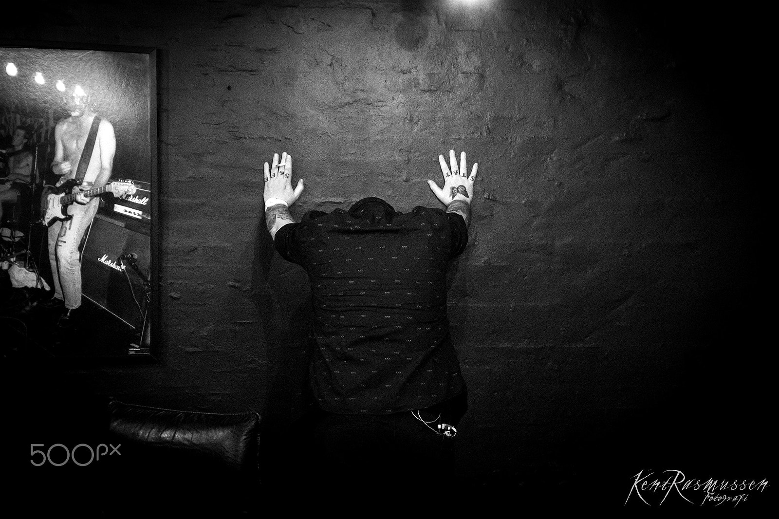 17-50mm F2.8 sample photo. Backstage concentration photography