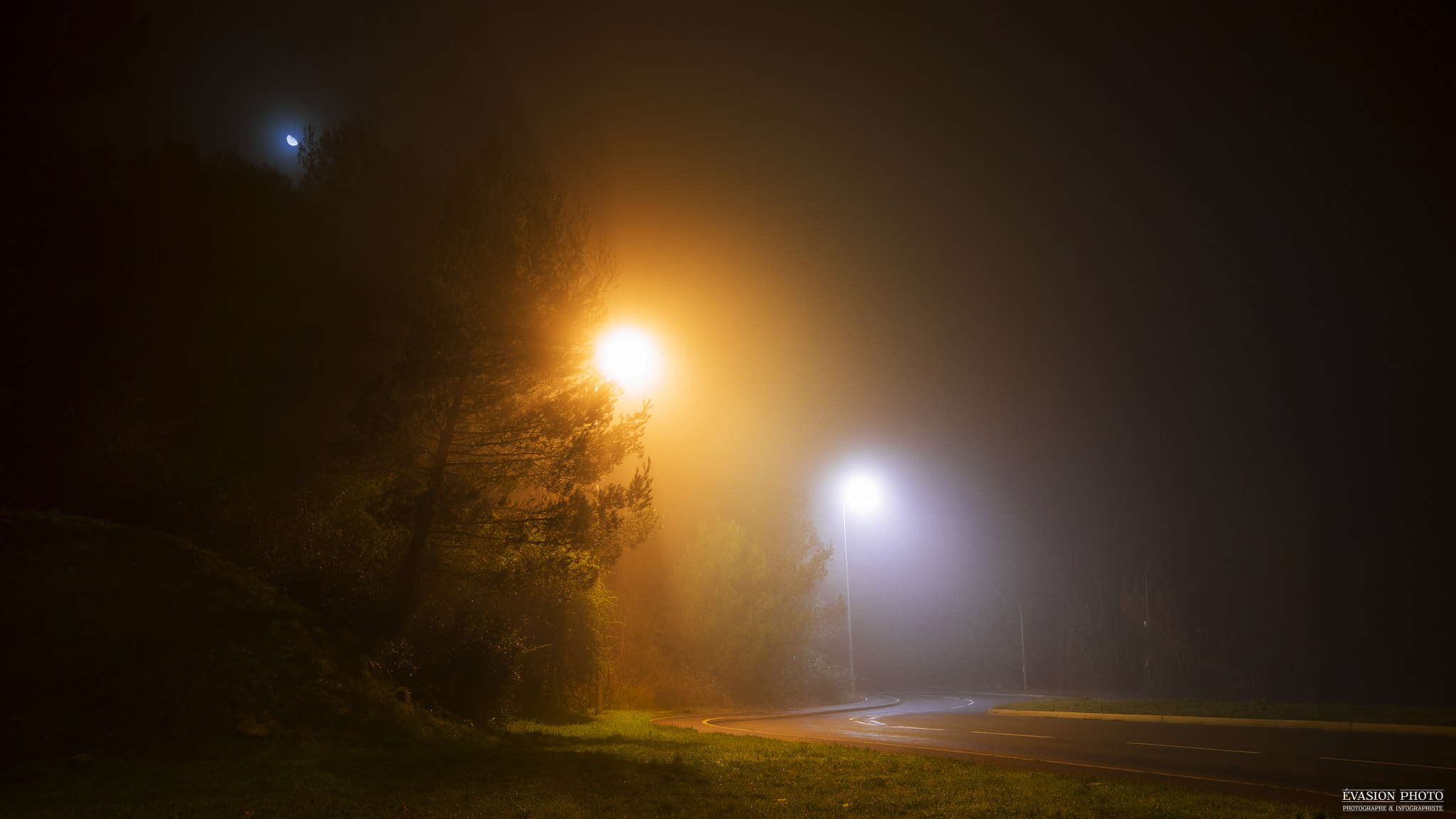 Sony SLT-A65 (SLT-A65V) sample photo. Night fog 1/3 photography