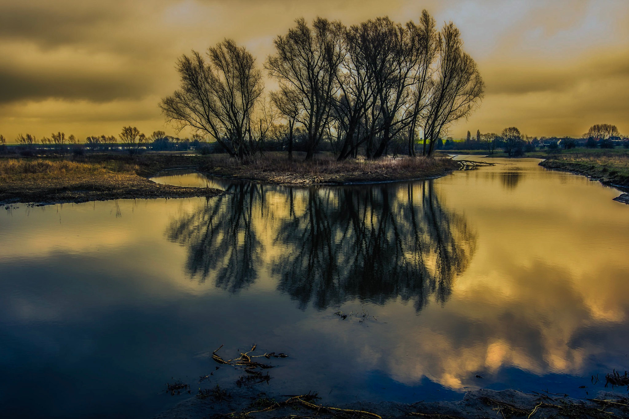 Tokina AT-X 11-20mm F2.8 PRO DX sample photo. Evening mirror photography