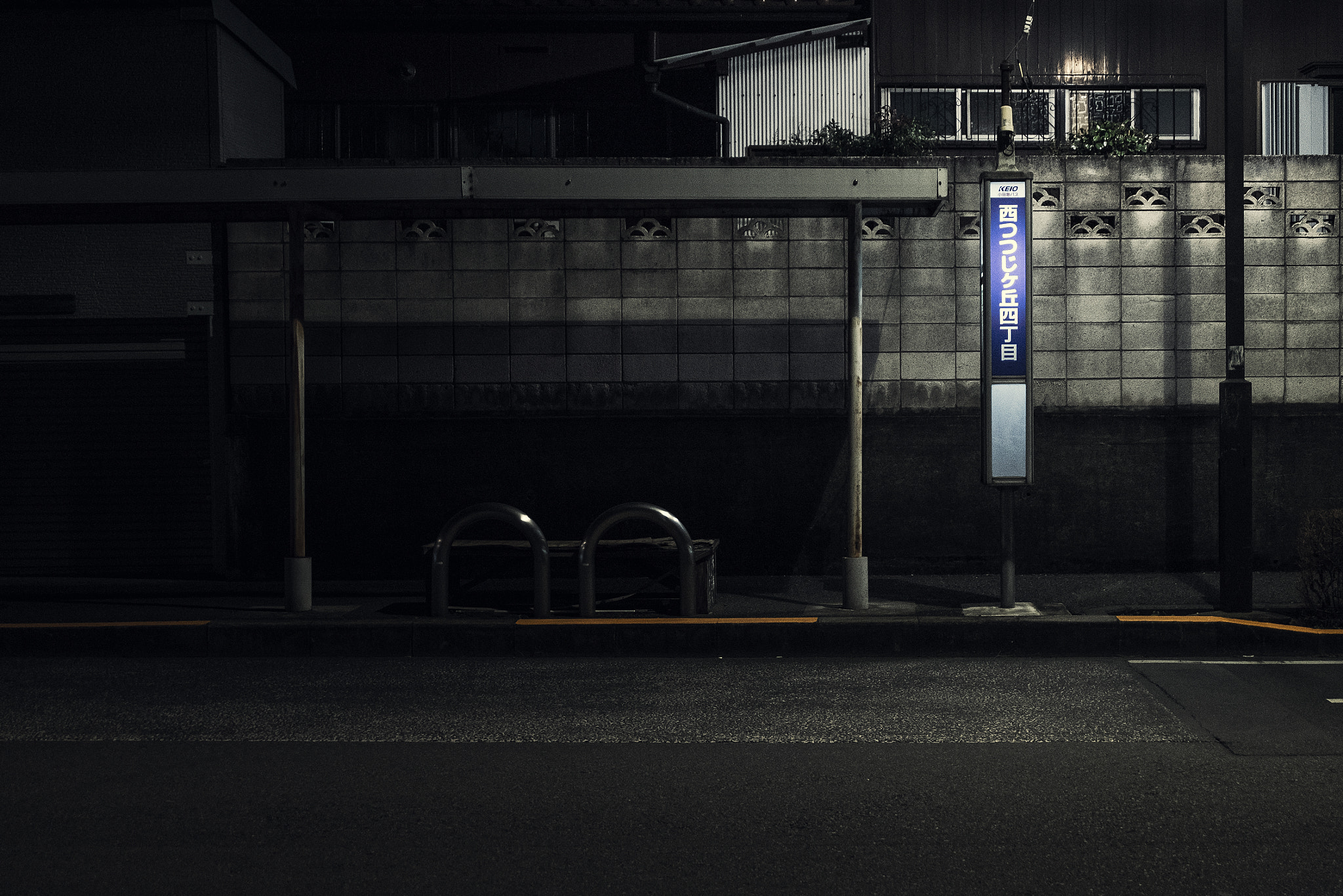 Fujifilm X-M1 sample photo. Bus stop at midnight photography