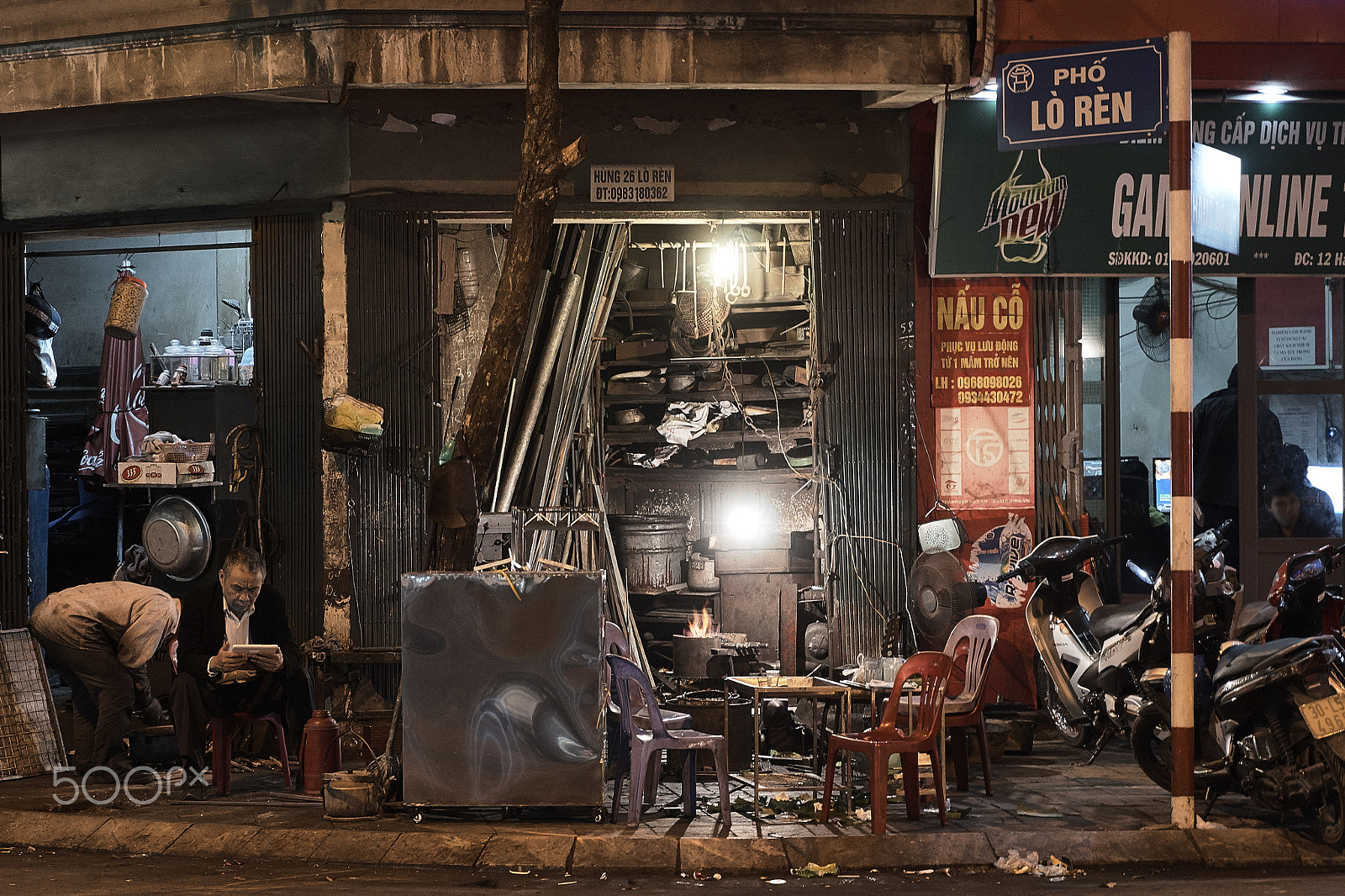 Sony a7 sample photo. Escena nocturna en hanoi photography